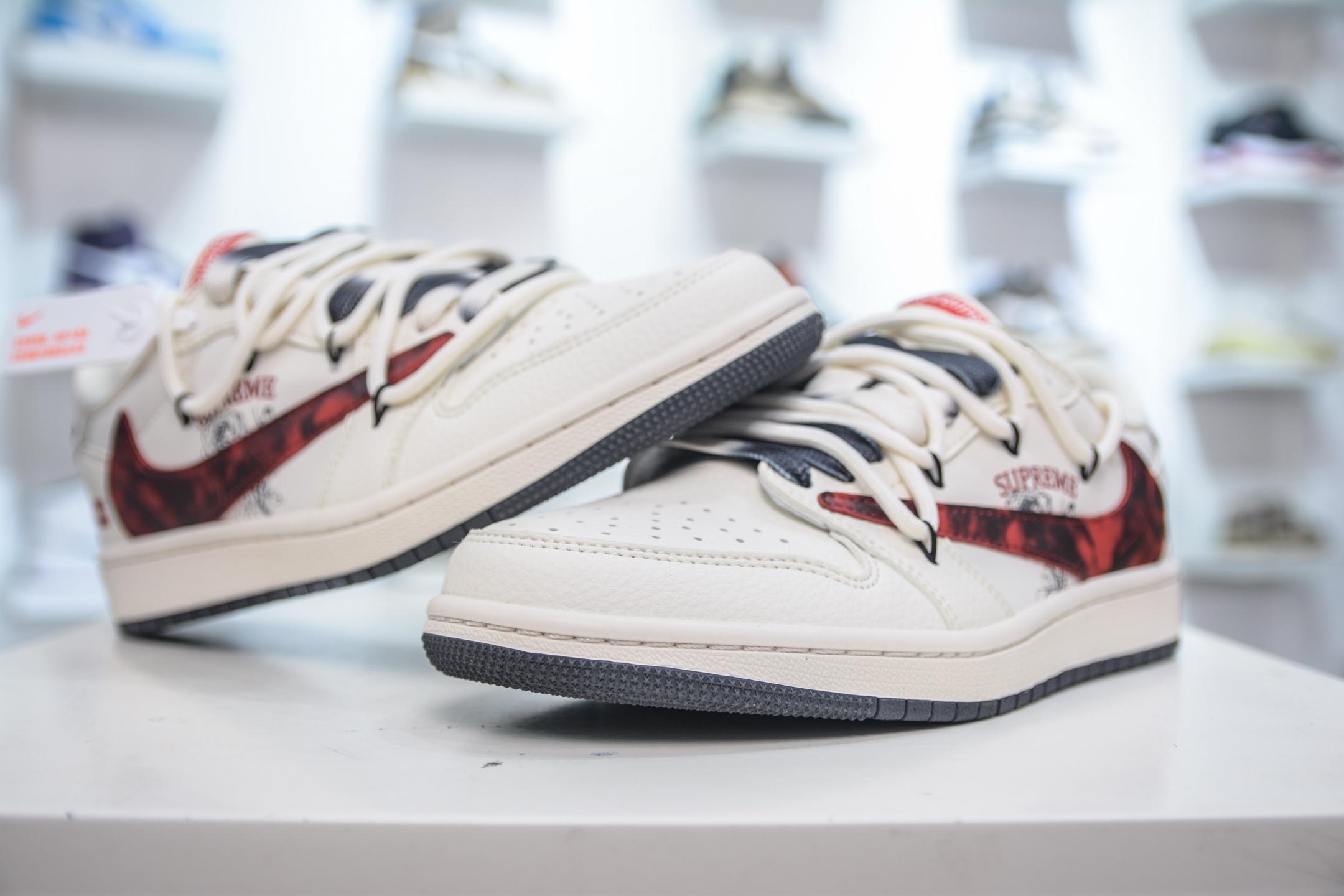 TS x Air Jordan x Supreme AJ1 Low 倒钩低帮联名SUP-白红黑勾绑带 DM6868-109