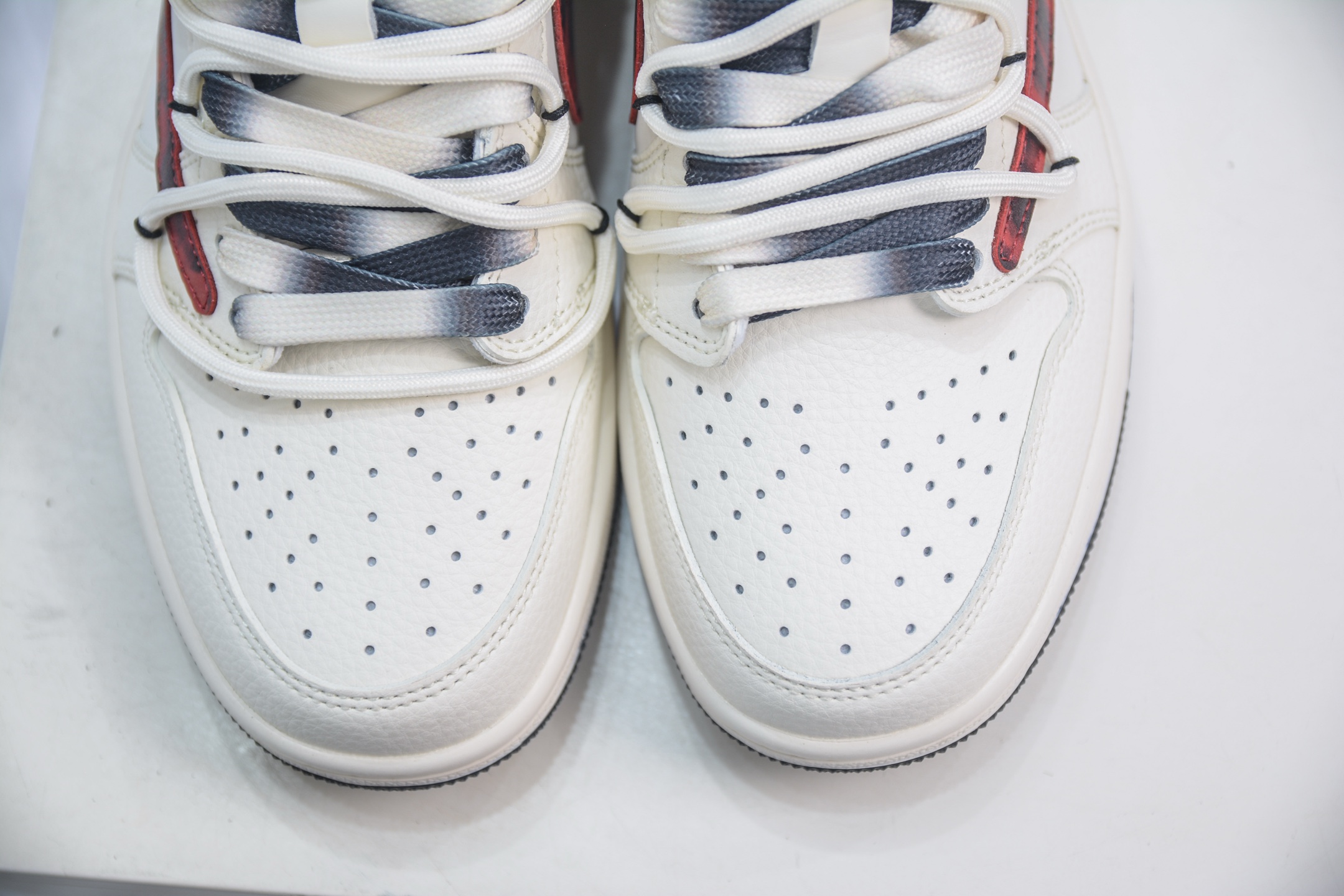 TS x Air Jordan x Supreme AJ1 Low 倒钩低帮联名SUP-白红黑勾绑带 DM6868-109