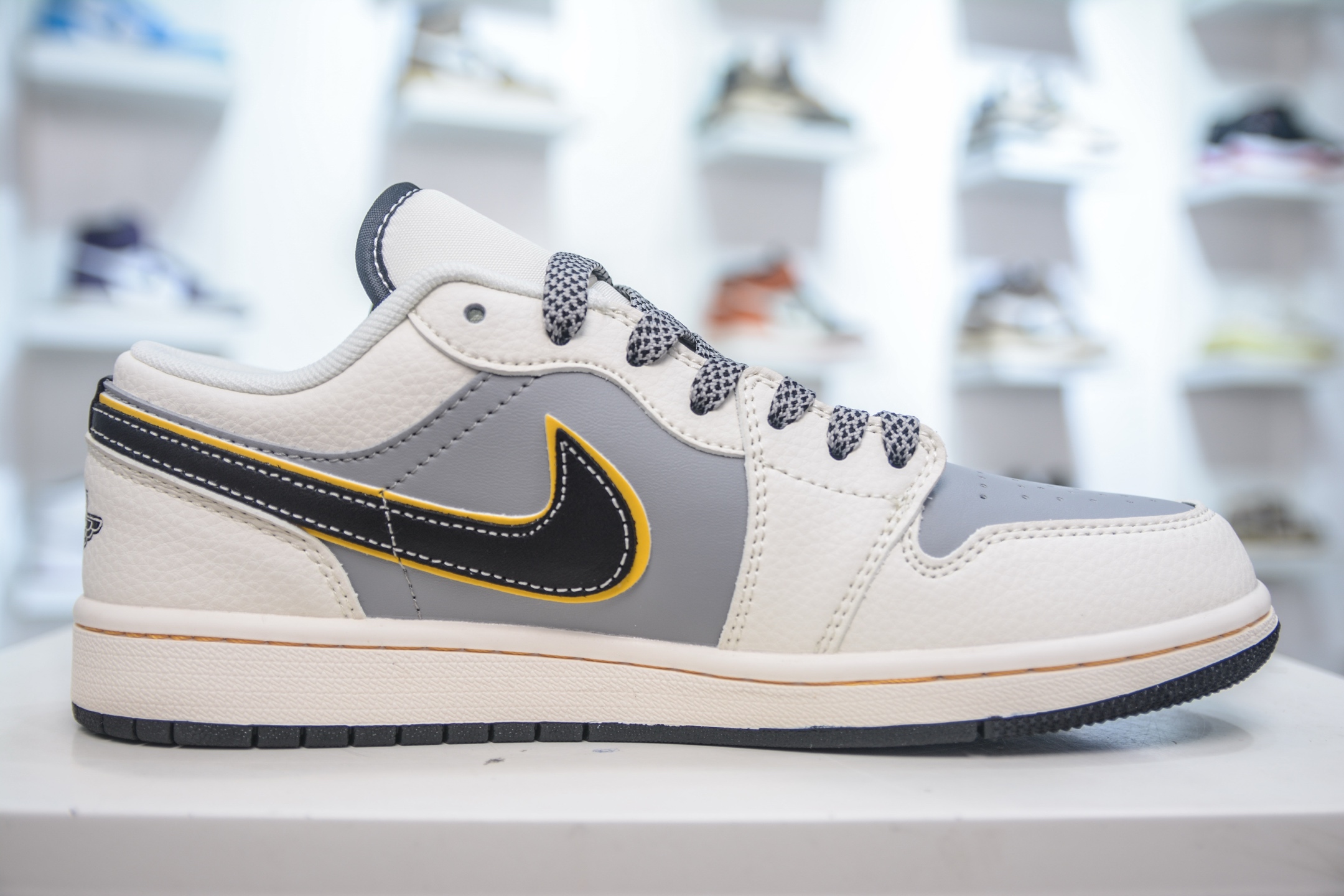 Air Jordan AJ1 Low X xiaomi SU7Ulltru 低帮联名小米-米灰黑黄 XX3168-198