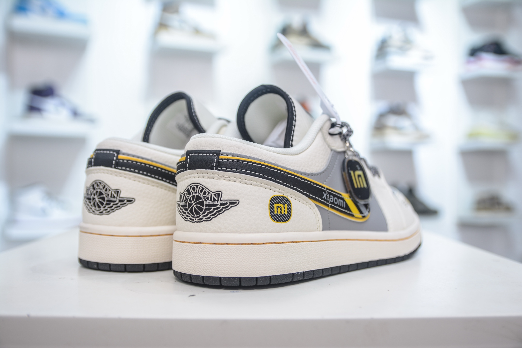 Air Jordan AJ1 Low X xiaomi SU7Ulltru 低帮联名小米-米灰黑黄 XX3168-198