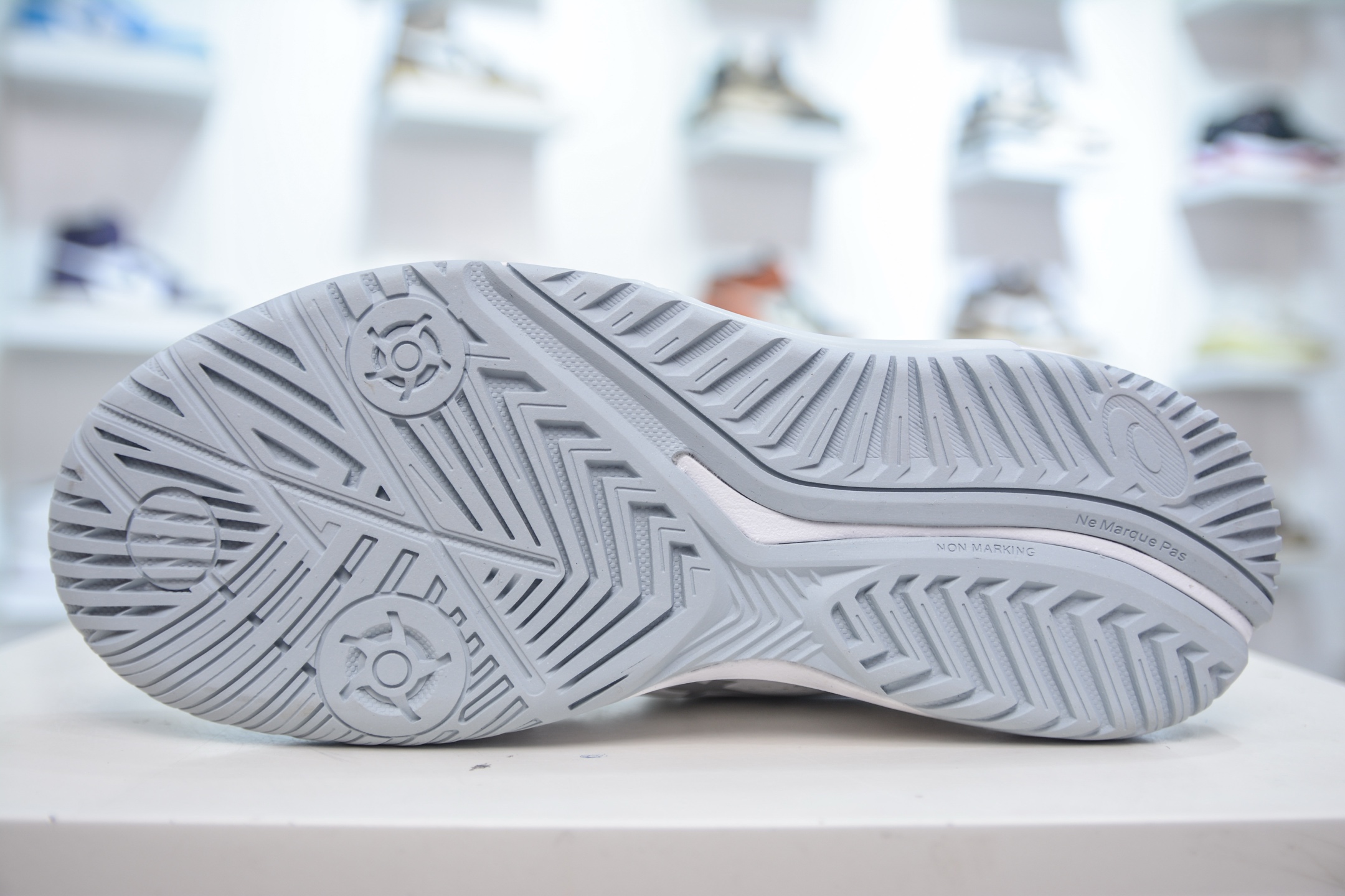 200 Asics Gel-CHALLENGER 14 亚瑟士轻量化网球鞋 1042A231-100