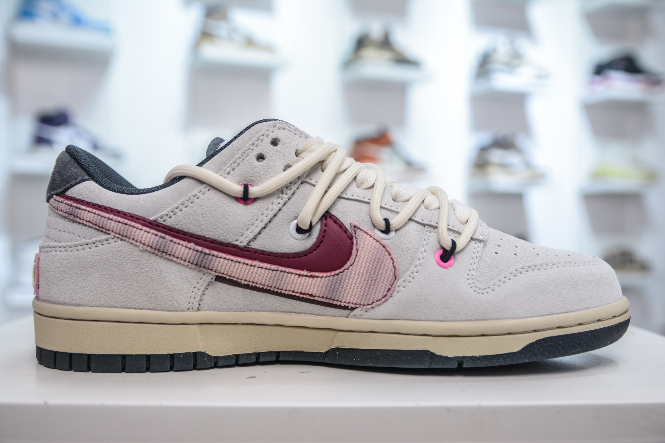 Nike SB Dunk Low "Double Swoosh" Panda Prank Valentine's Day Sneakers 4 i1748196031183 3926 0 2