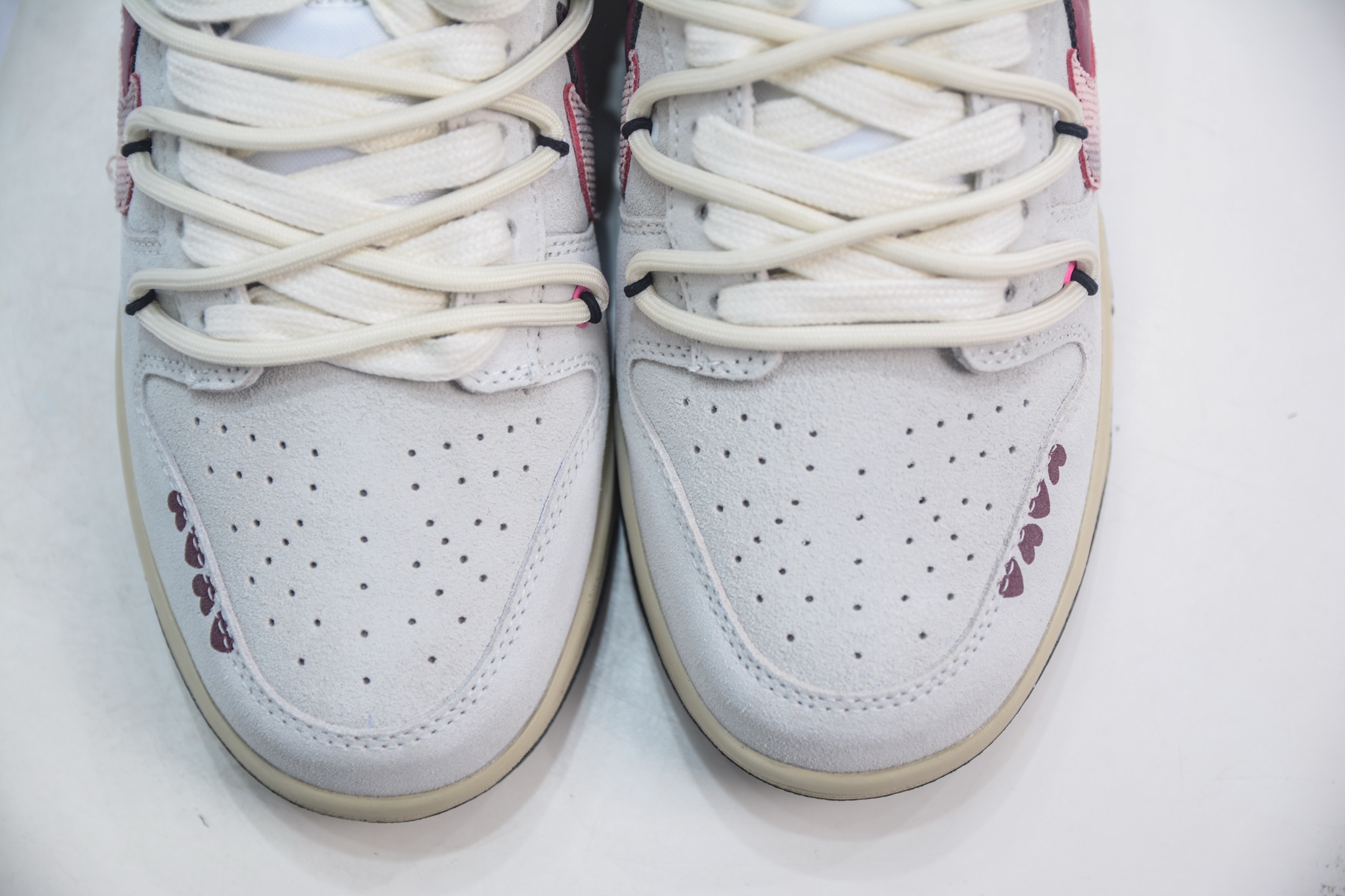 Nike SB Dunk Low "Double Swoosh" Panda Prank Valentine's Day Sneakers 10 i1748196033001 8711 0 8