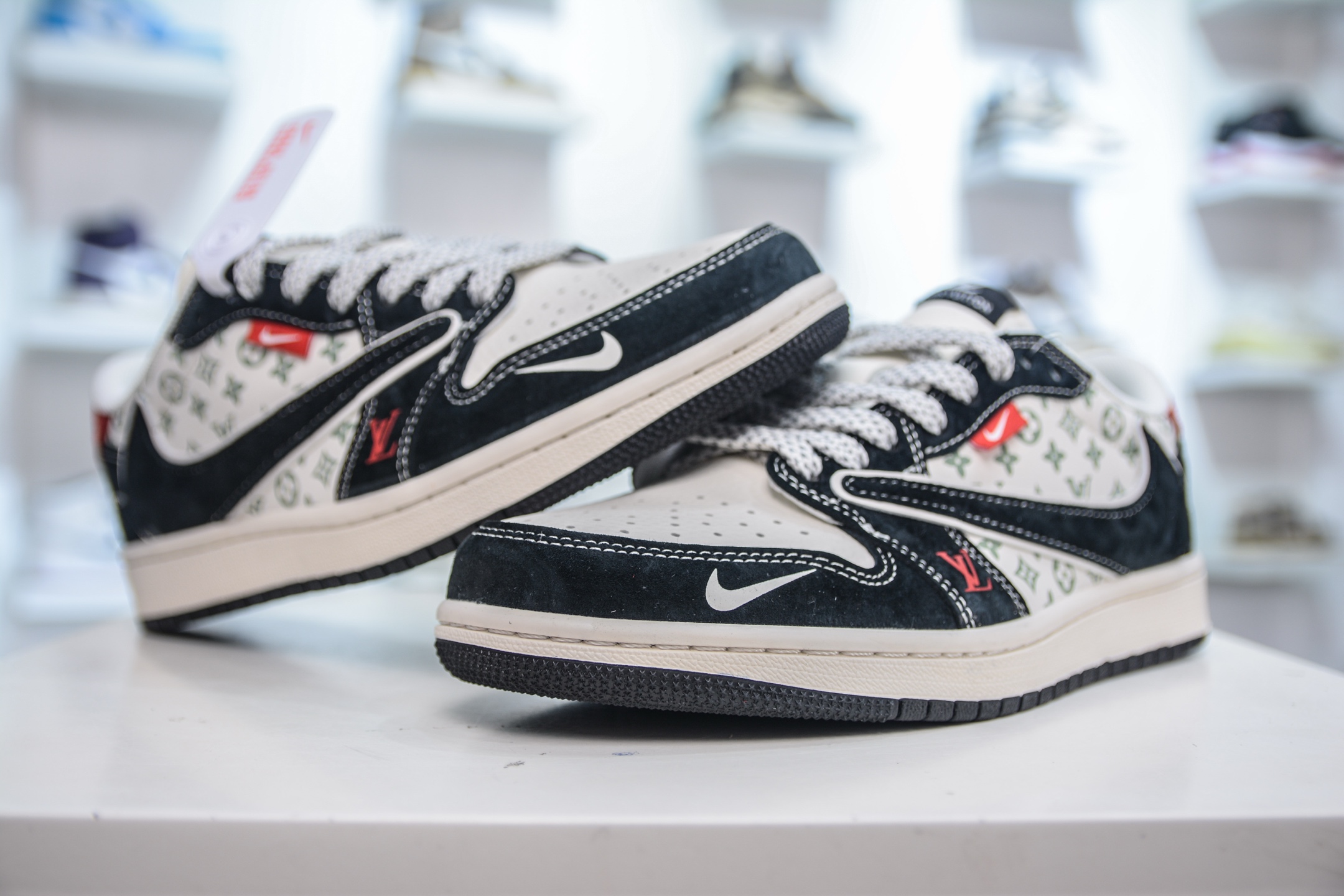 TS x Air Jordan x Louis Vuitton AJ1 Low 倒钩低帮LV联名-黑红尾 YX5066-333