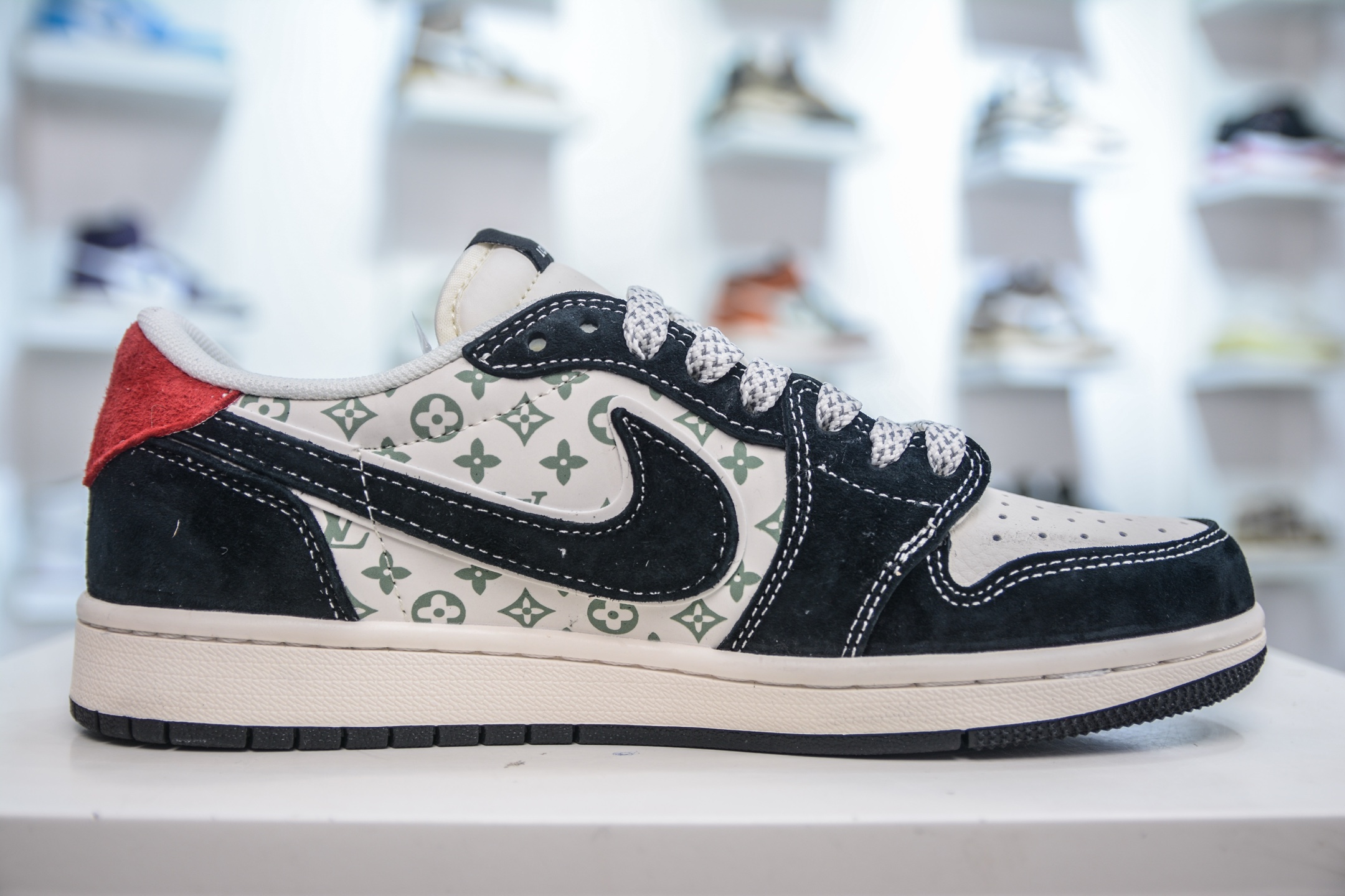 TS x Air Jordan x Louis Vuitton AJ1 Low 倒钩低帮LV联名-黑红尾 YX5066-333