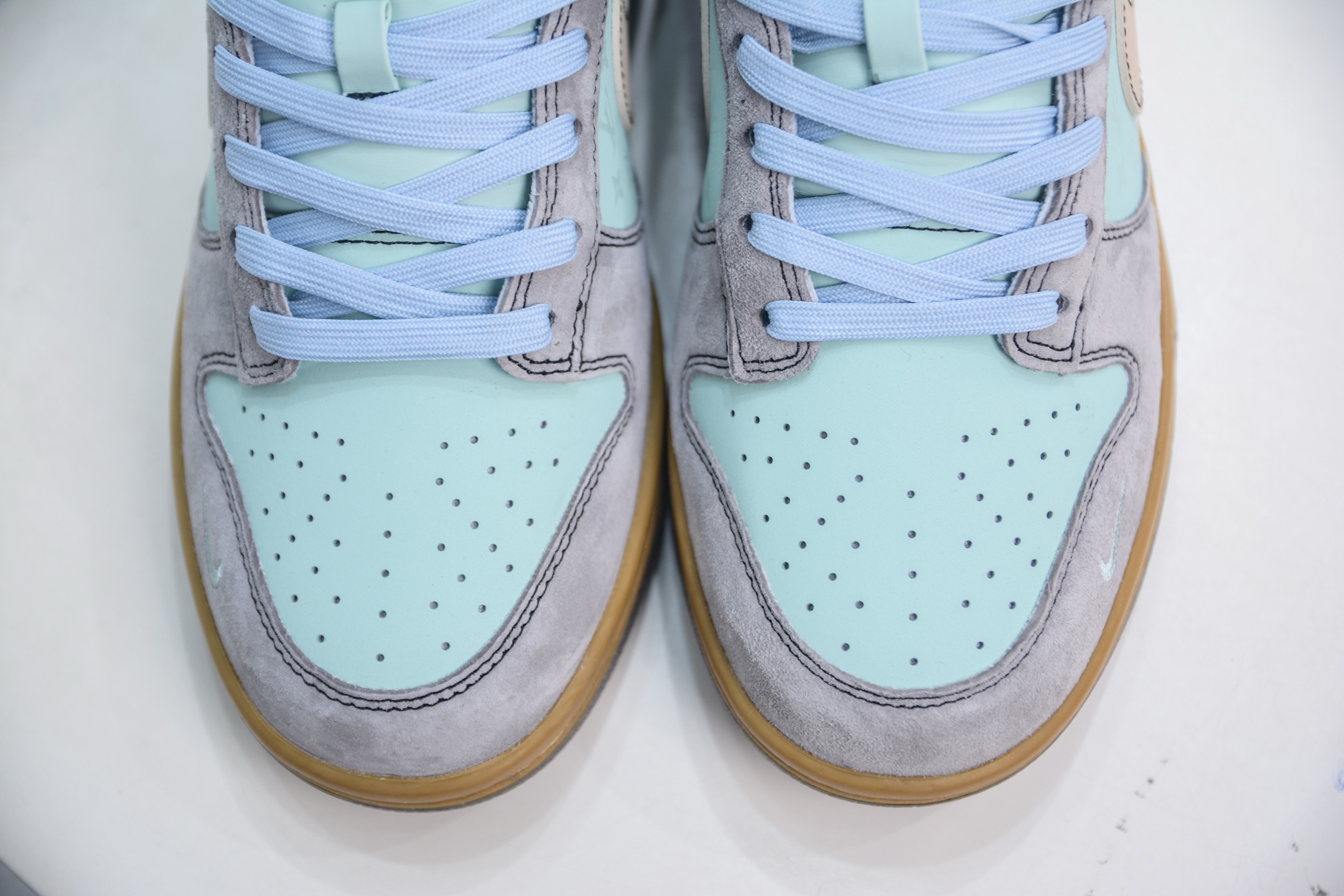 Nike SB Dunk Low x Supreme - Mint Green/Grey/Yellow Edition 10 i1748196634848 7010 0 8