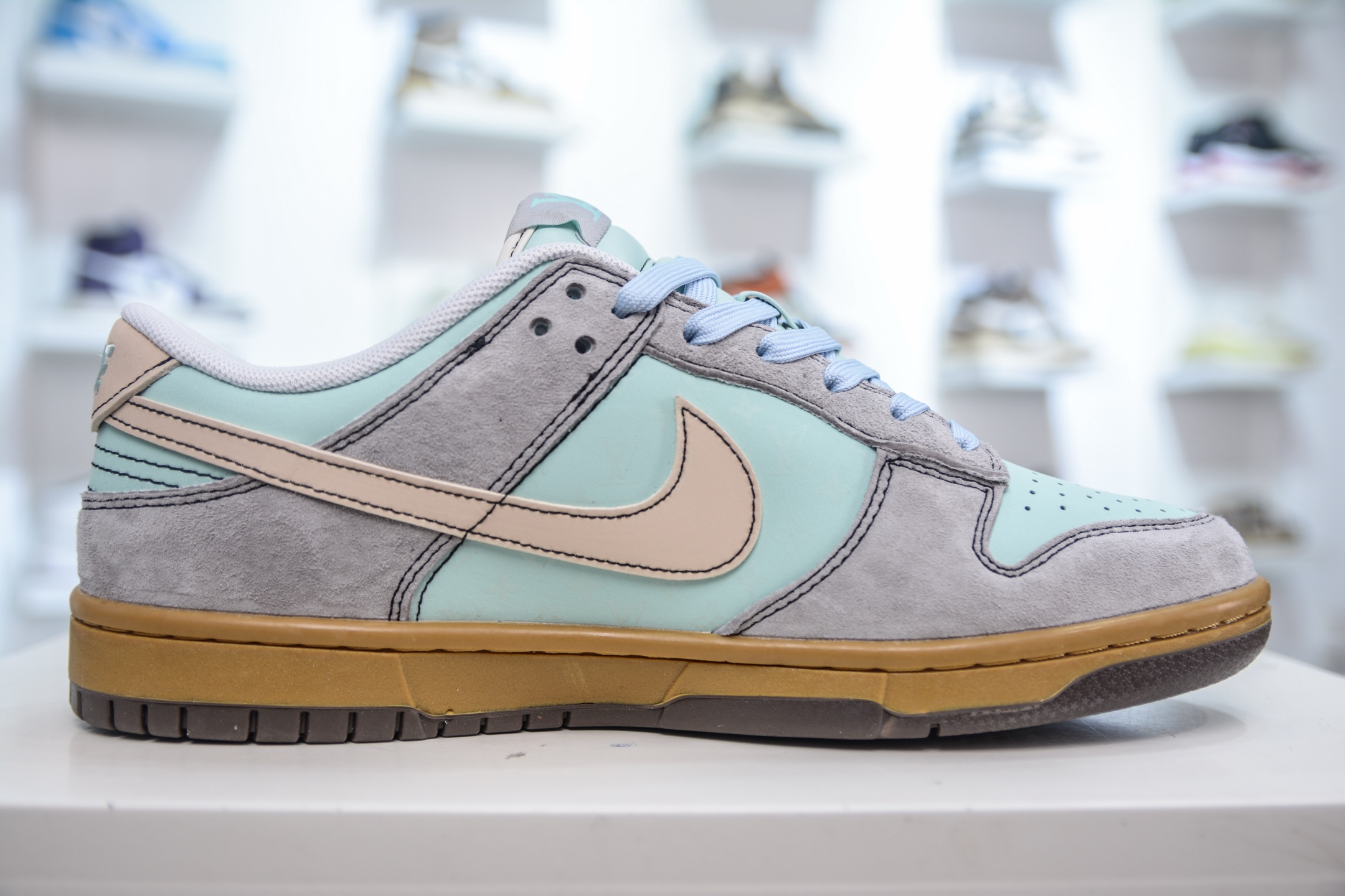 Nike SB Dunk Low x Supreme - Mint Green/Grey/Yellow Edition 4 i1748196636351 9750 0 2
