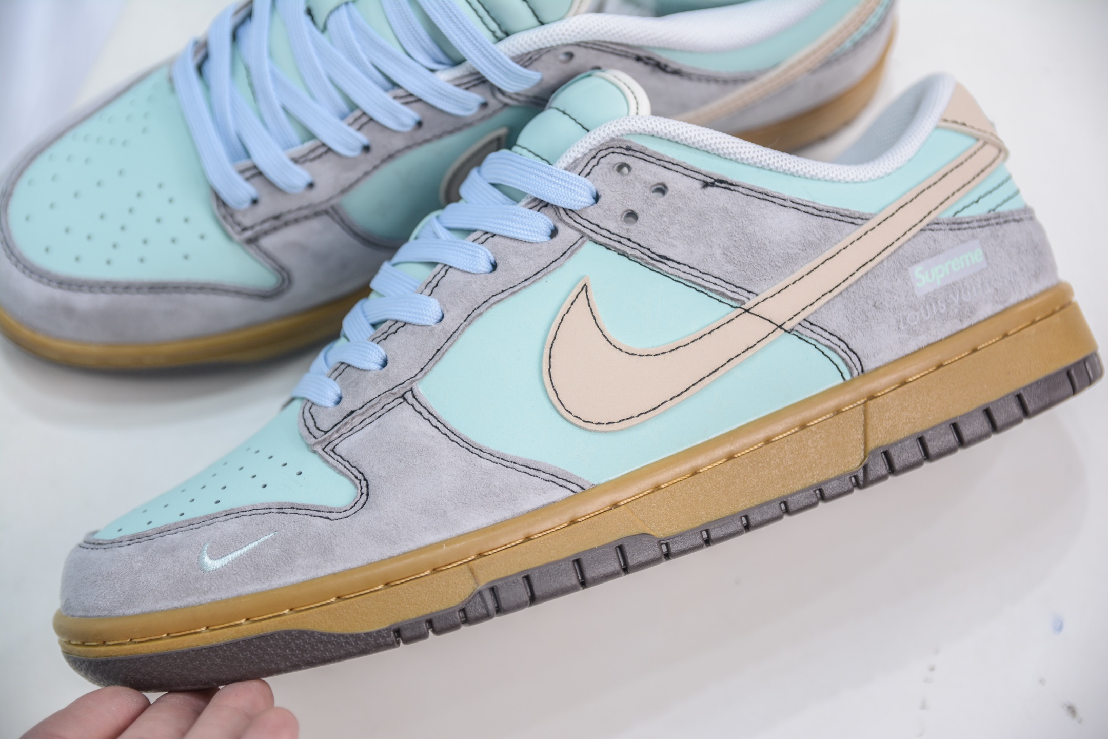 Nike SB Dunk Low x Supreme - Mint Green/Grey/Yellow Edition 8 i1748196636441 1284 0 6