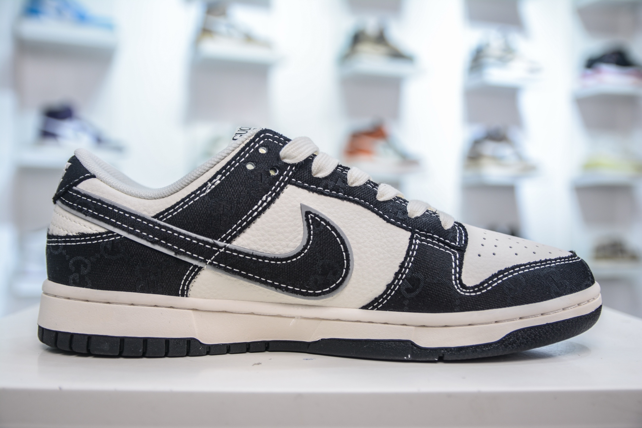 Nike SB Dunk Low x Gucci Black and White Sneakers Fashion Shoes 3 i1748196697685 5082 0 2