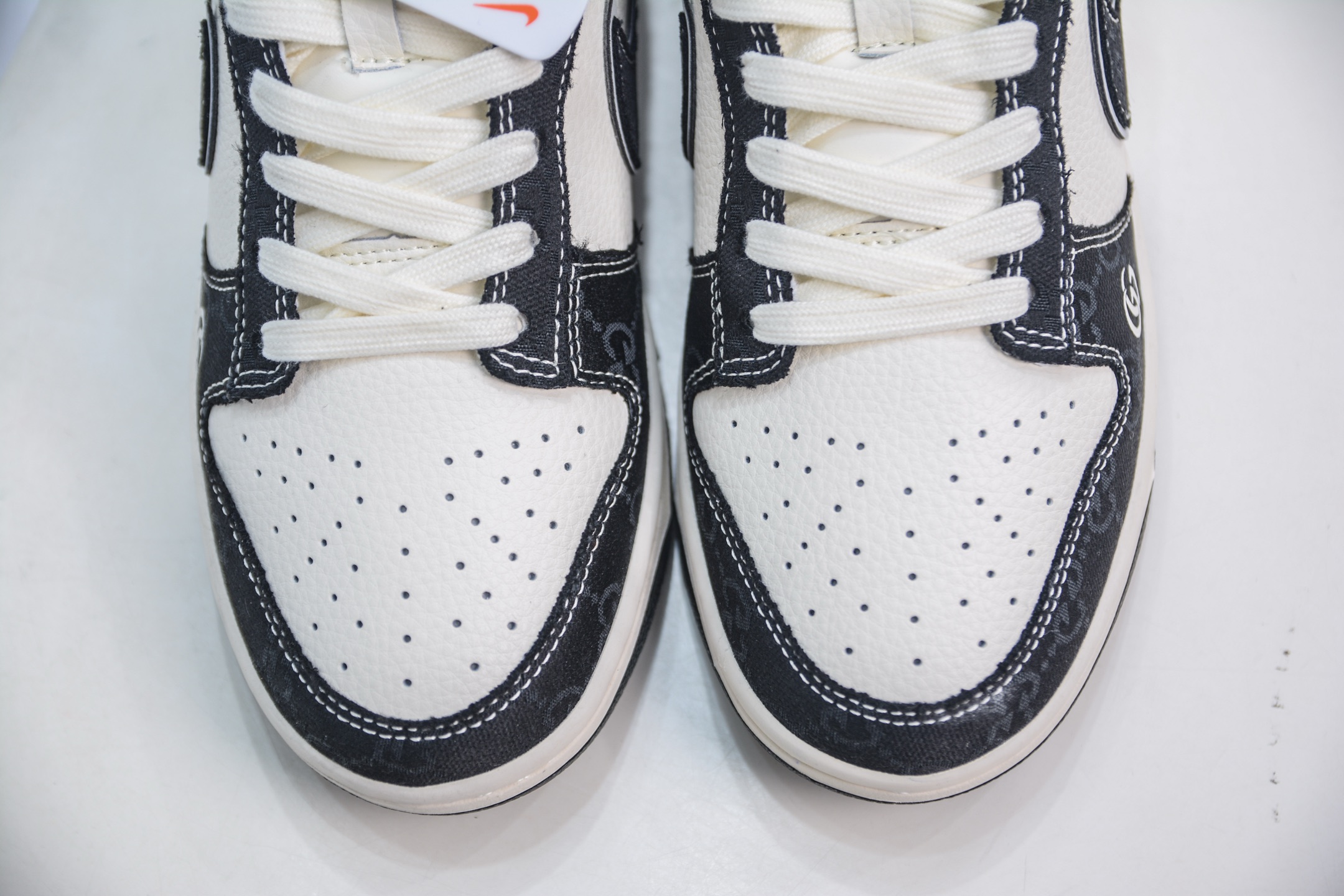 Nike SB Dunk Low x Gucci Black and White Sneakers Fashion Shoes 9 i1748196697880 1117 0 8