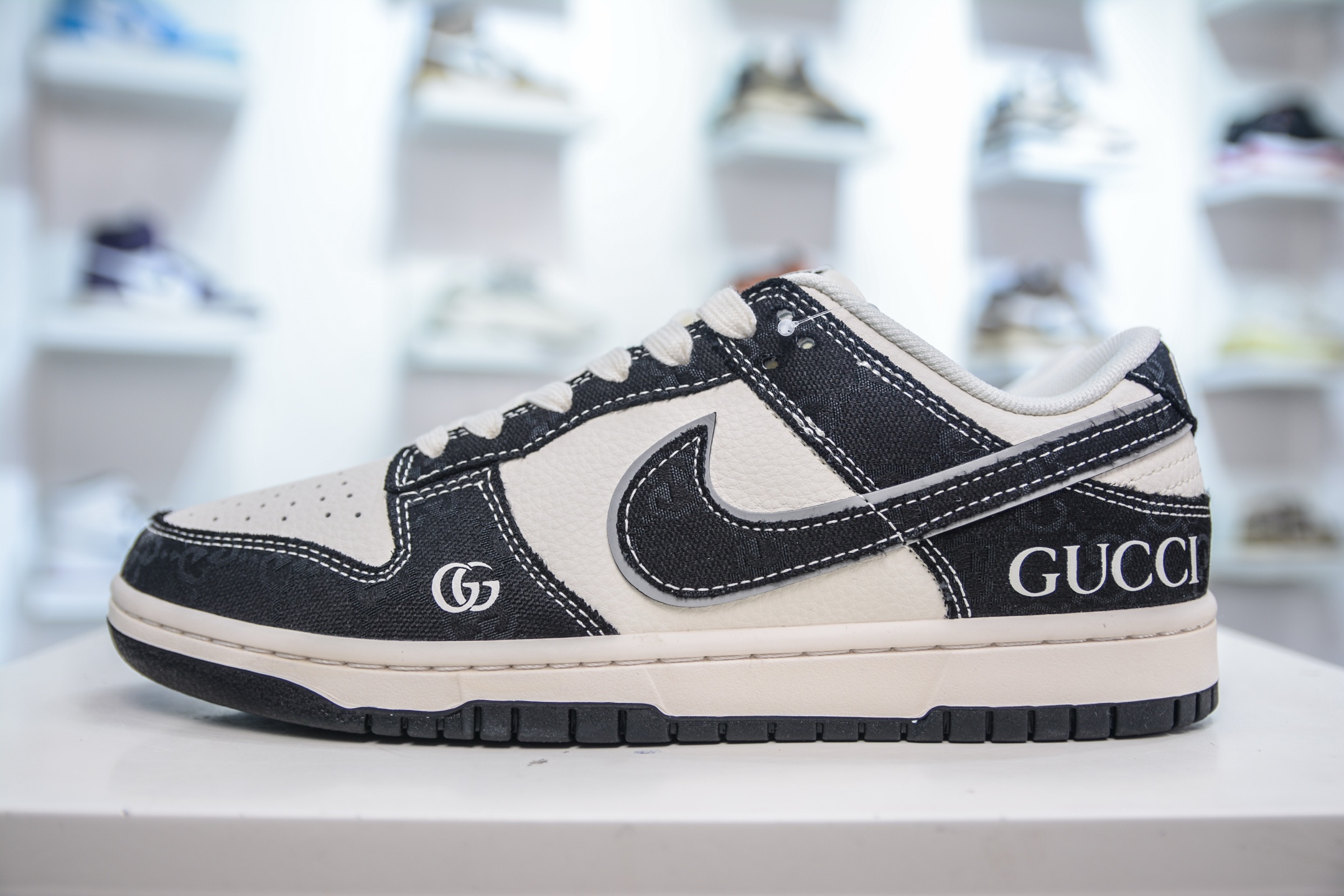 Nike SB Dunk Low x Gucci Black and White Sneakers Fashion Shoes 1 i1748196698843 670 0 0