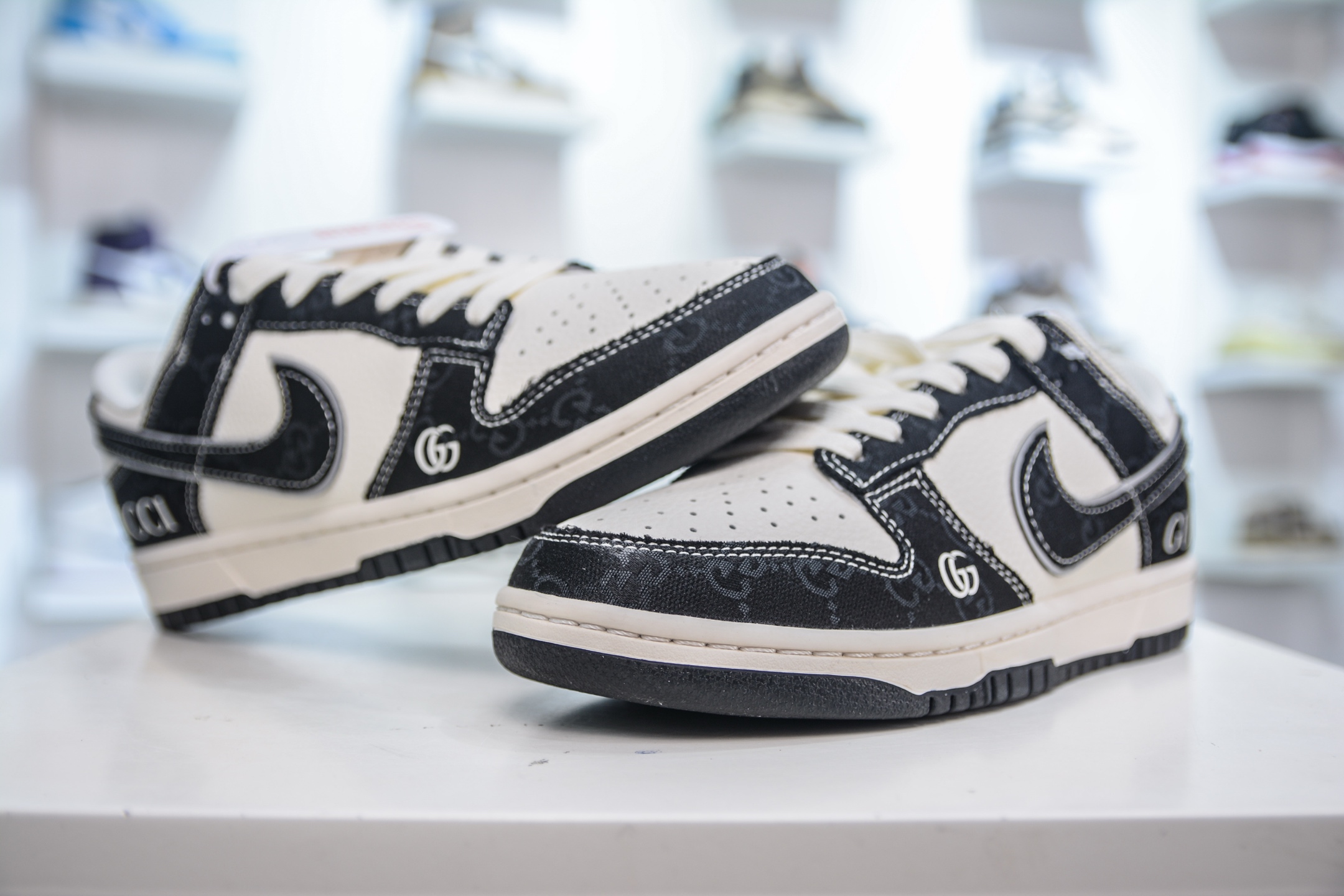Nike SB Dunk Low x Gucci Black and White Sneakers Fashion Shoes 4 i1748196698954 7435 0 3