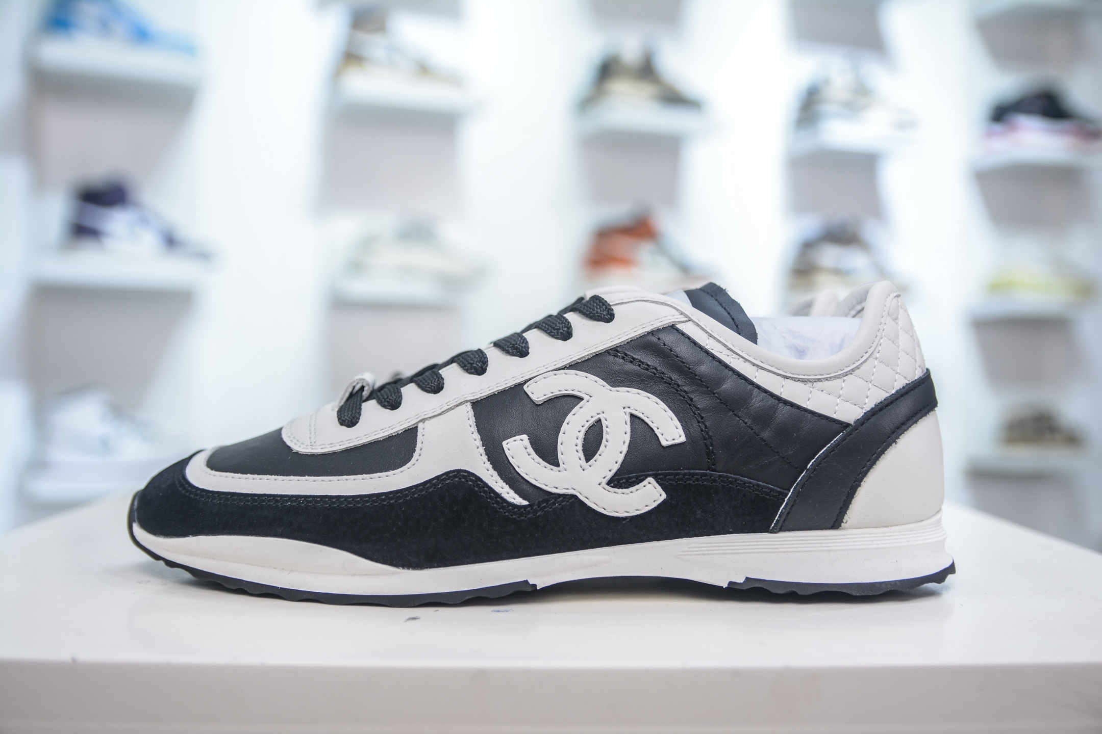 Chanel Women's Sneakers Round Toe Leather CC Logo Low-Top Casual Shoes 1 i1748196769663 2645 0 0