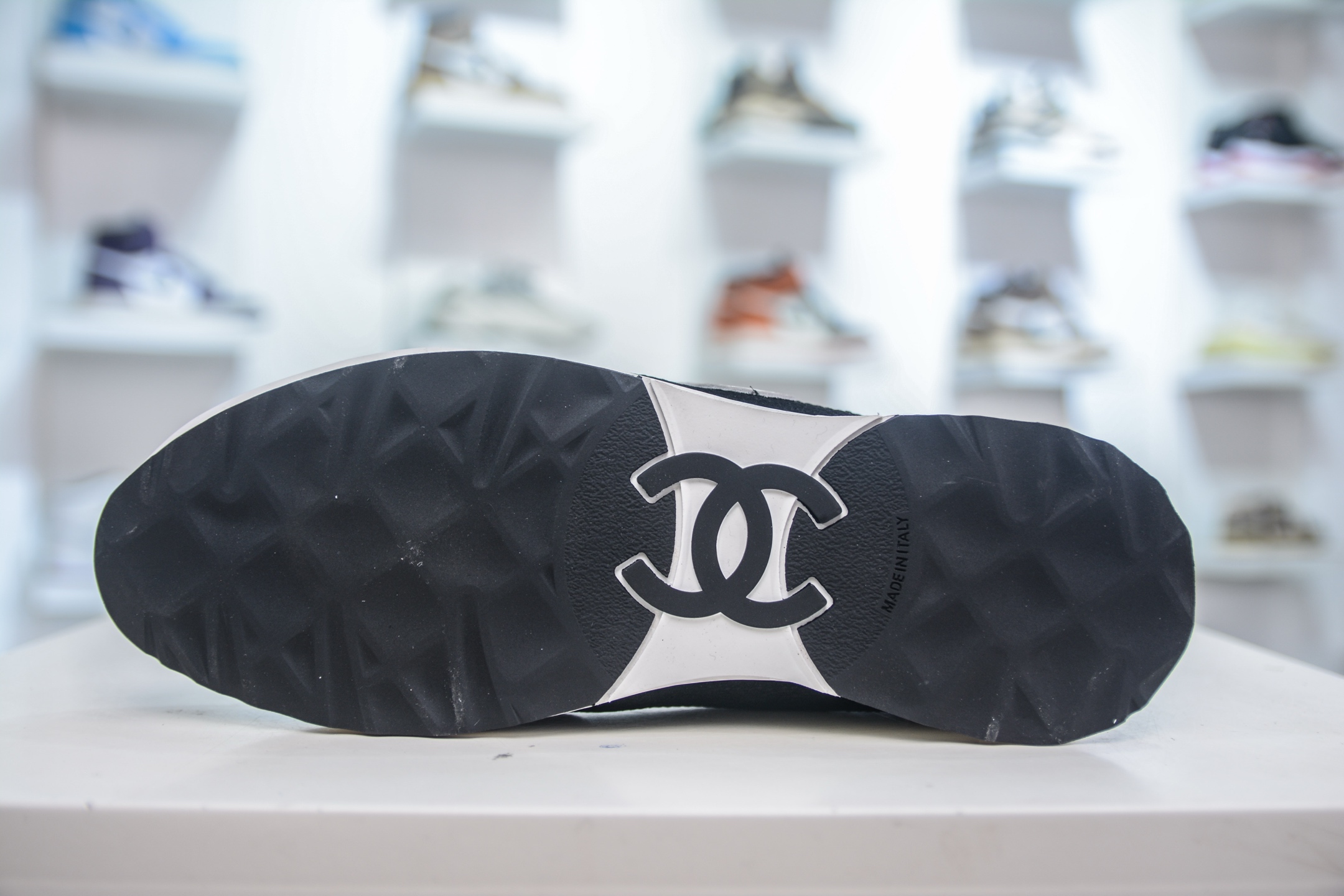 Chanel Women's Sneakers Round Toe Leather CC Logo Low-Top Casual Shoes 5 i1748196770877 9980 0 4