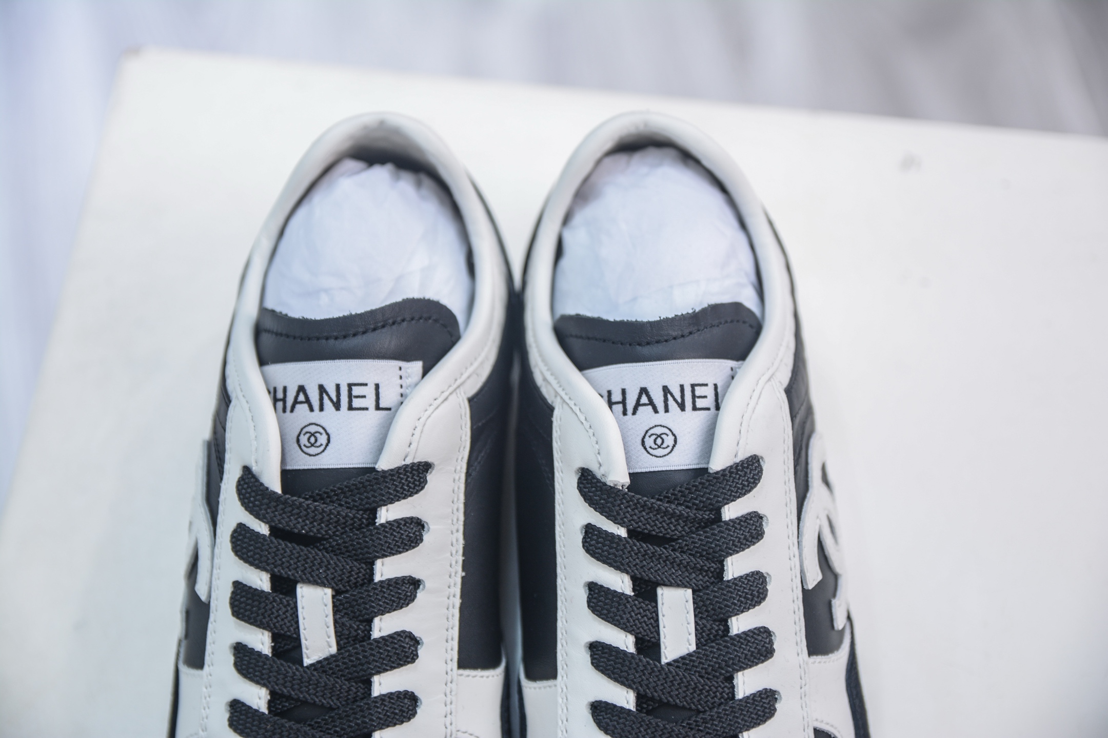 Chanel Women's Sneakers Round Toe Leather CC Logo Low-Top Casual Shoes 8 i1748196770950 683 0 7