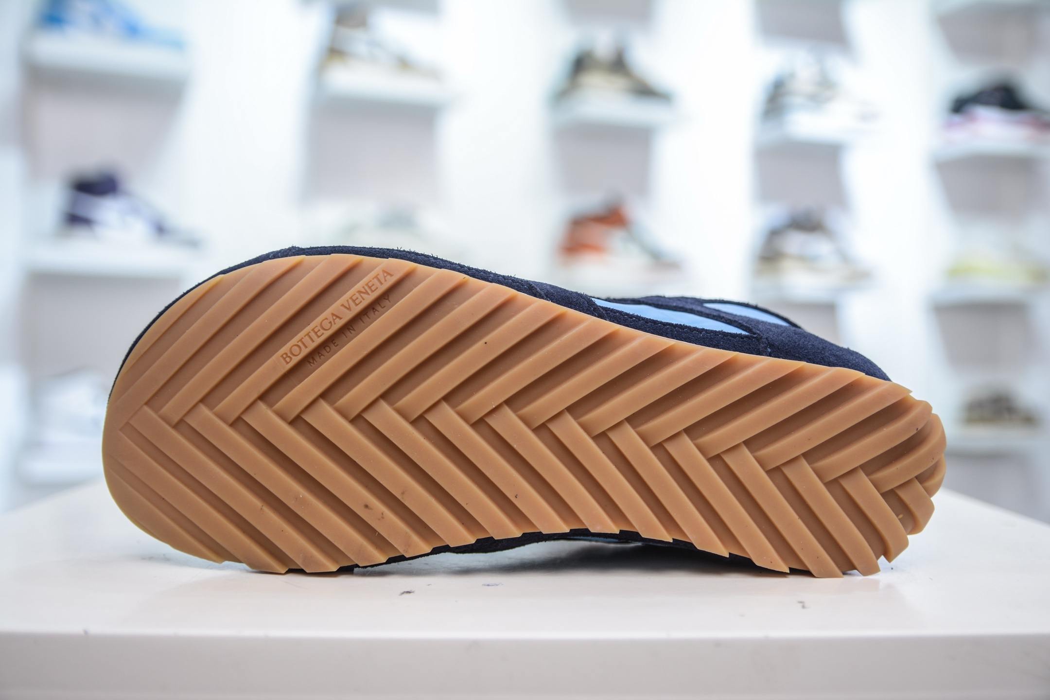 Bottega Veneta Orbit Lace-Up Runner Sneakers - Stylish Comfort for Everyday 5 i1748197062734 5799 0 4