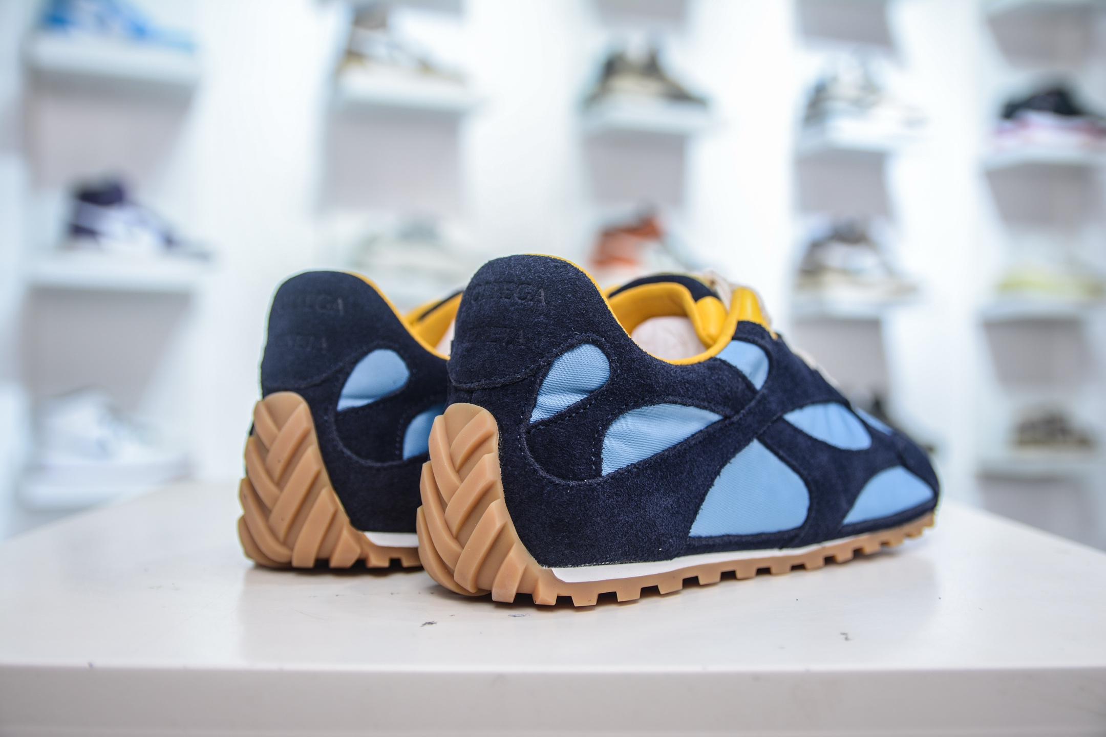 Bottega Veneta Orbit Lace-Up Runner Sneakers - Stylish Comfort for Everyday 6 i1748197063758 887 0 5