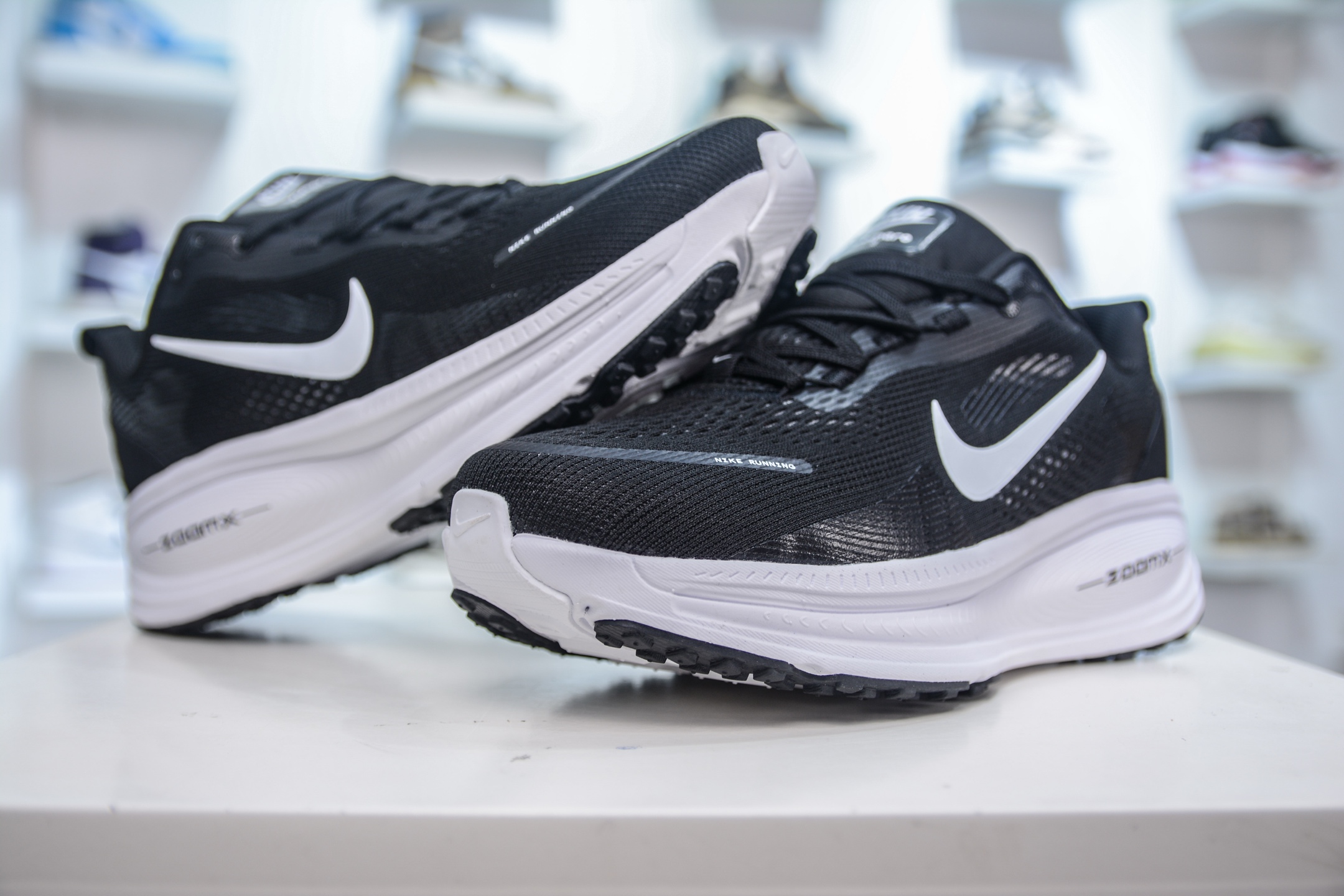 Nike Zoom Vomero 18 Running Shoes - Lightweight, Breathable, and Comfortable 5 i1748197618506 6348 0 3