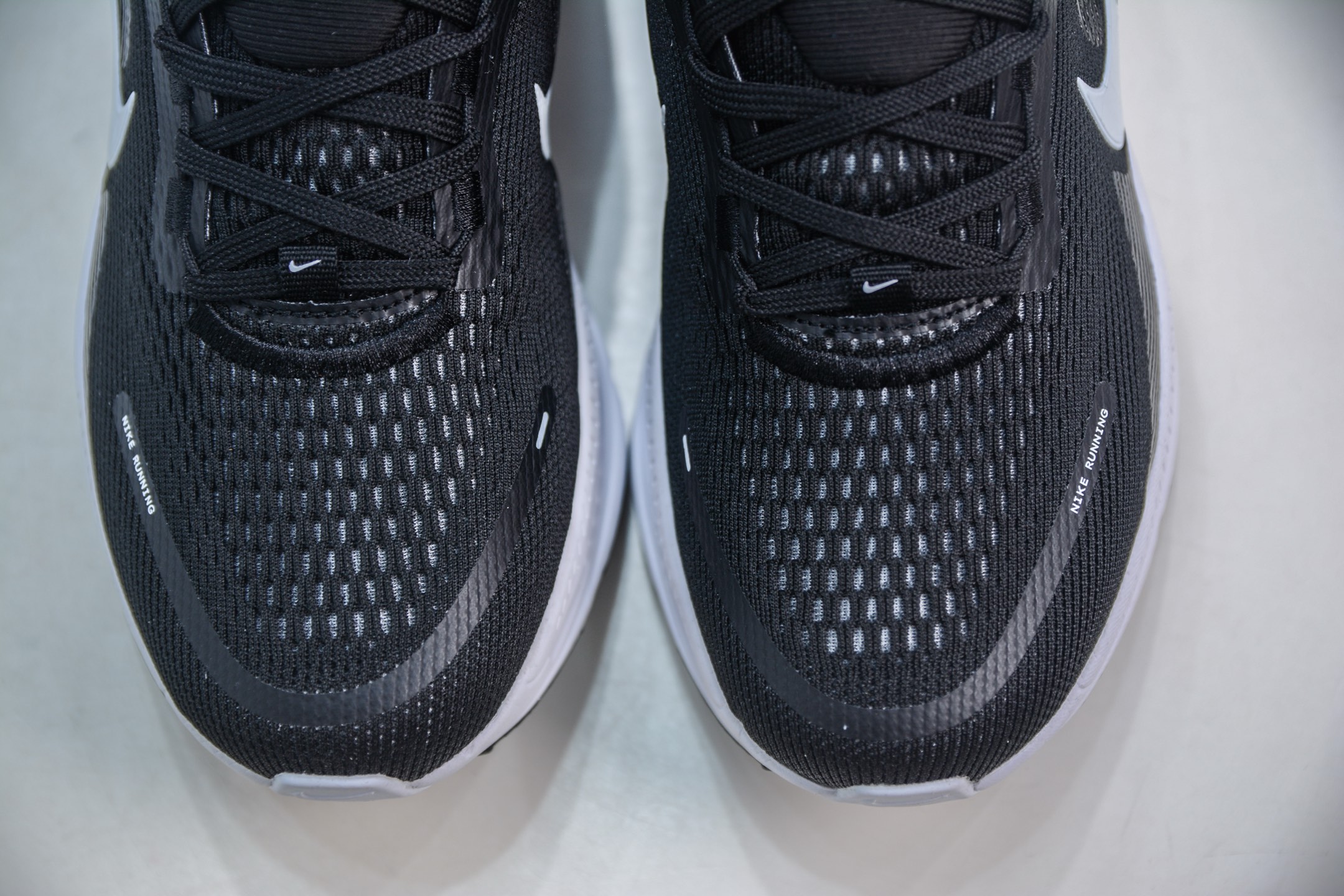 Nike Zoom Vomero 18 Running Shoes - Lightweight, Breathable, and Comfortable 10 i1748197619788 4220 0 8