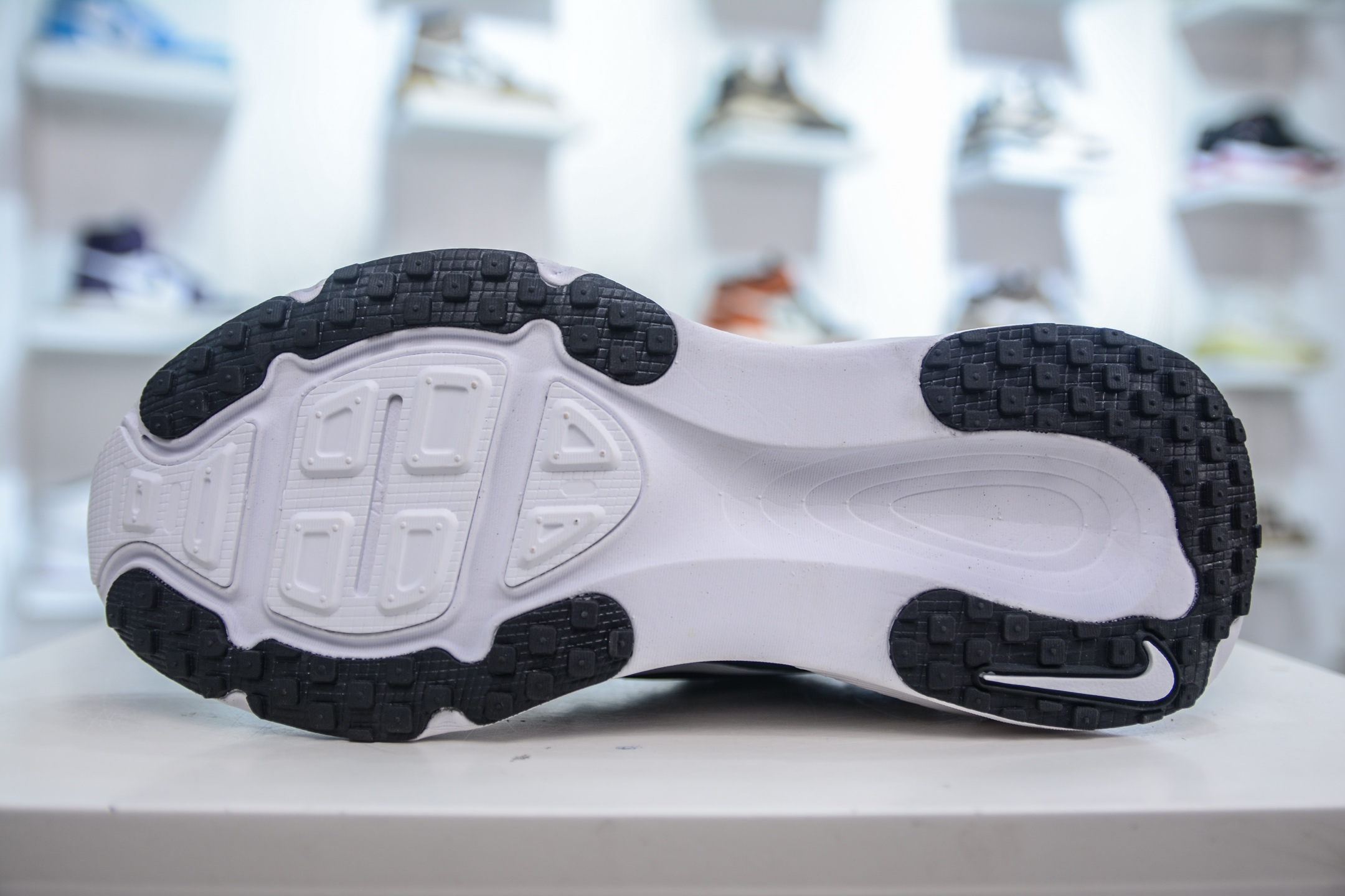 Nike Zoom Vomero 18 Running Shoes - Lightweight, Breathable, and Comfortable 6 i1748197619801 3714 0 4