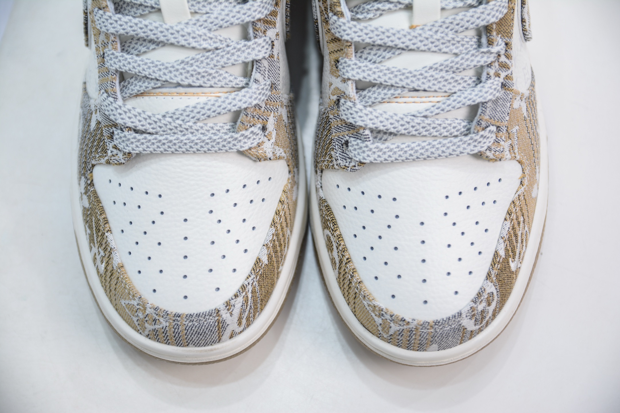 Nike SB Dunk Low x Louis Vuitton LV联名-白卡其牛仔布 SC9772-810