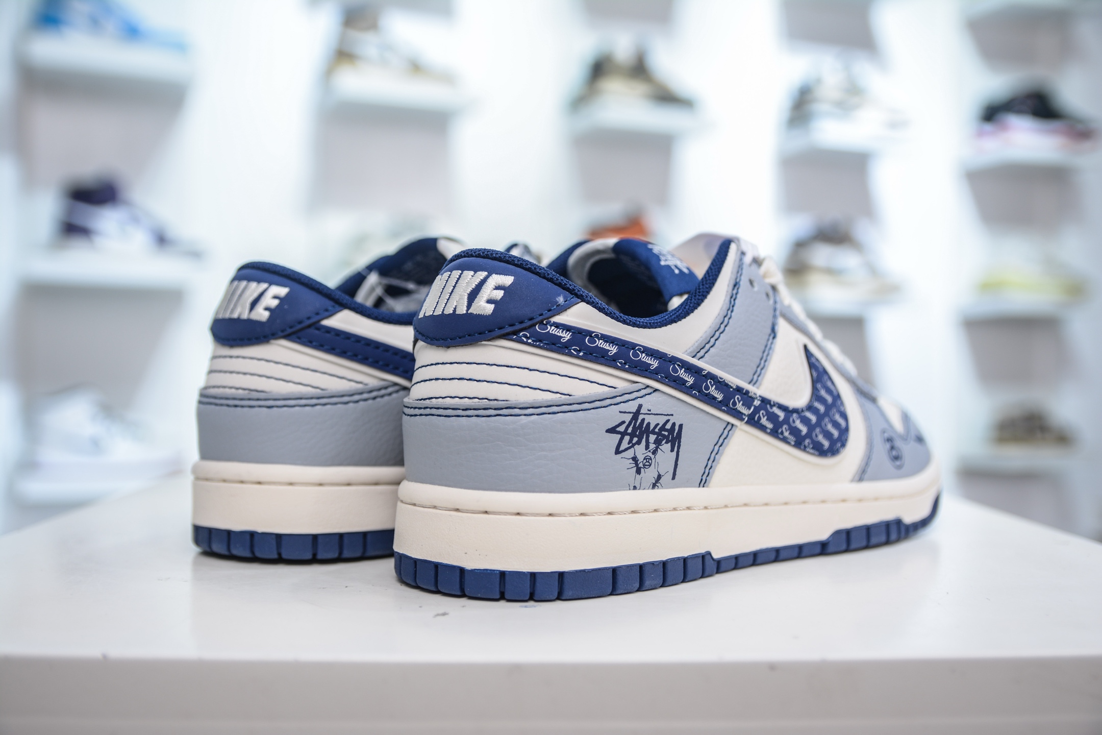 Nike SB Dunk Low x Stussy 斯图西联名-白蓝英文蓝勾 XS6089-595