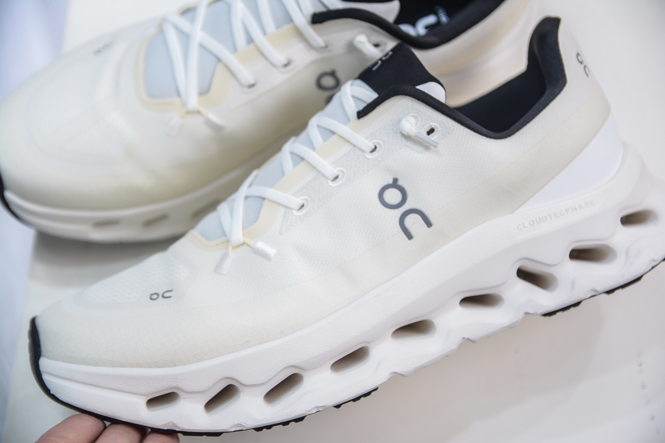 On昂跑 Cloudtilt Loewe 户外街头机能风跑步鞋 3ME10102531