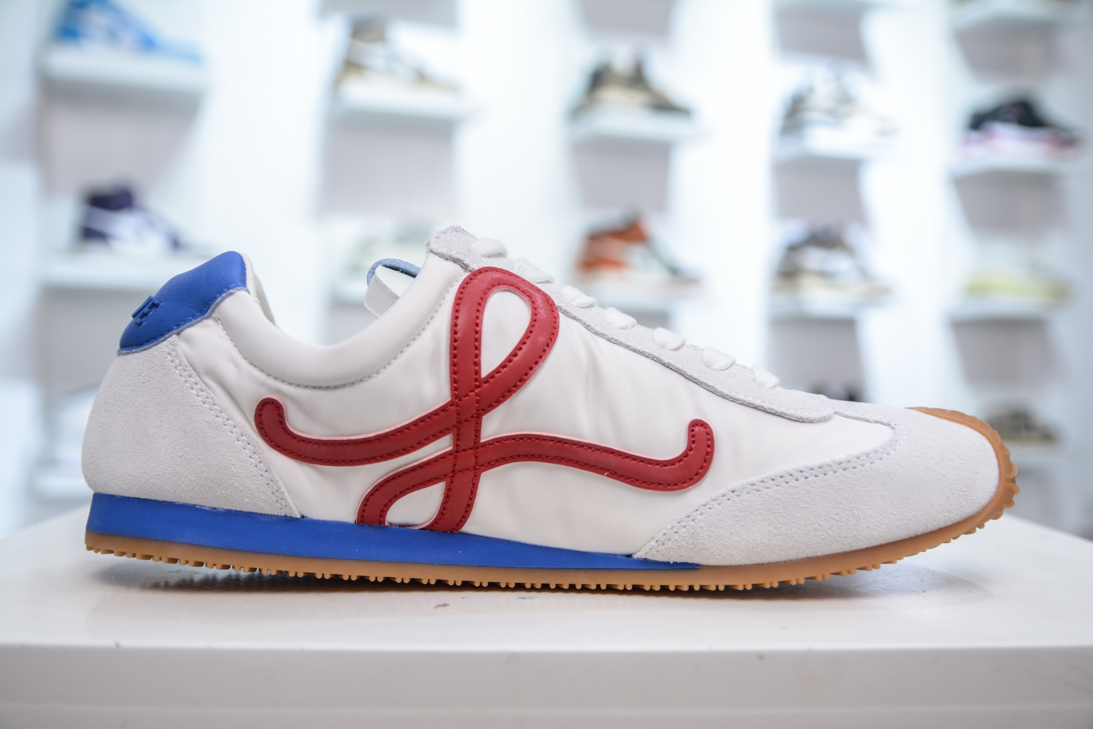 X版 LOEWE罗意威 Ballet Runner 2.0小牛皮 圆头系带 低帮 生活休闲鞋