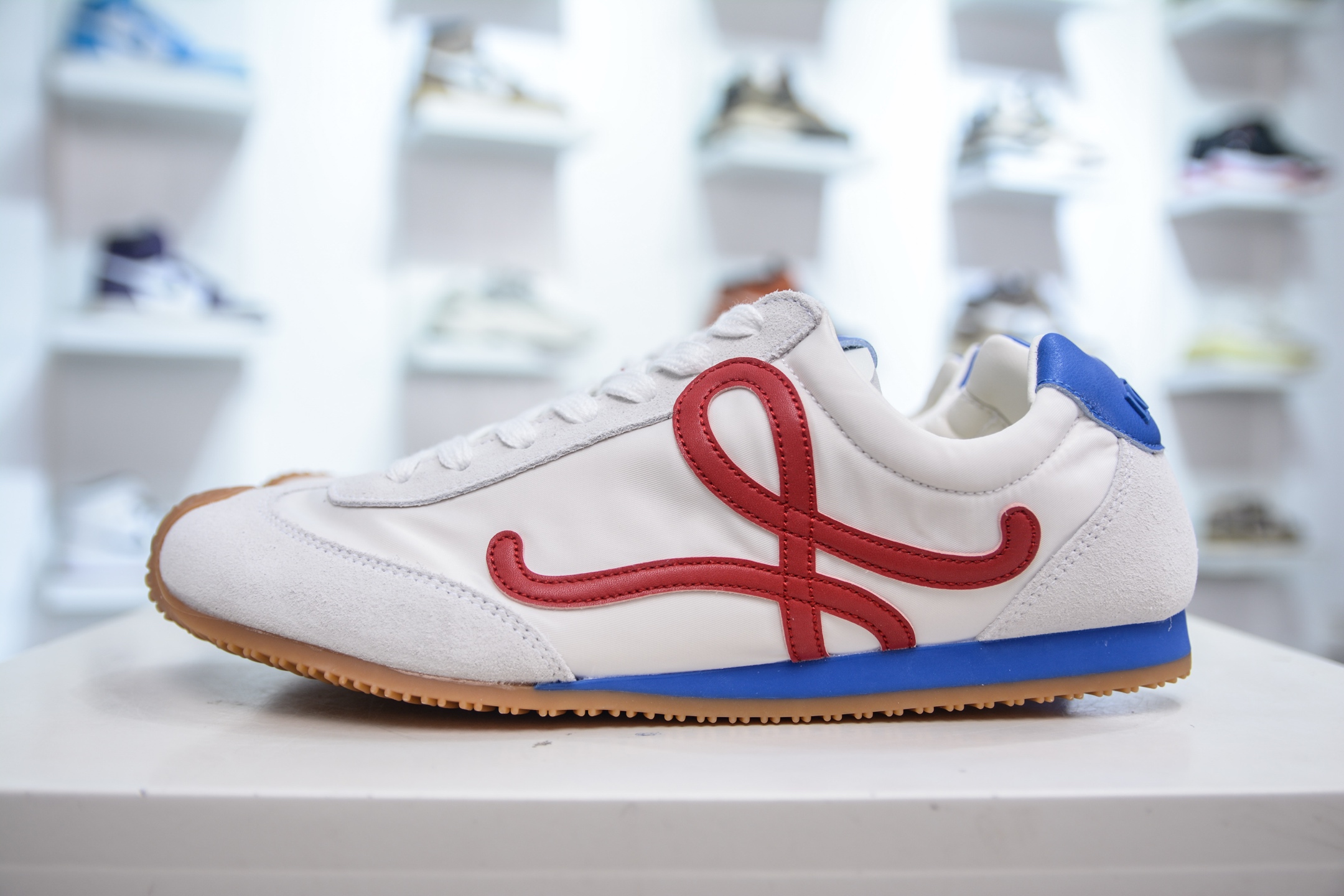 X版 LOEWE罗意威 Ballet Runner 2.0小牛皮 圆头系带 低帮 生活休闲鞋