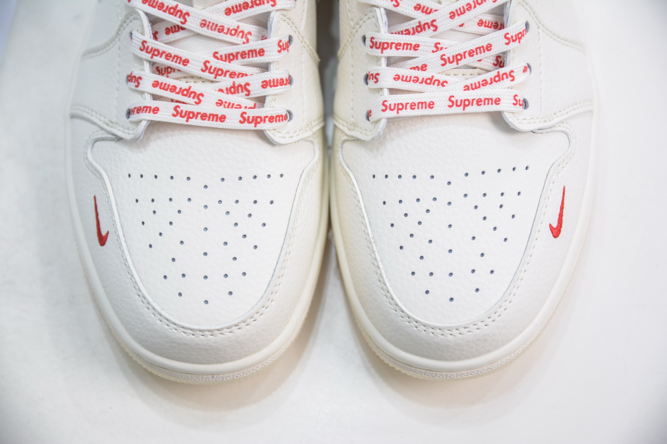 Air Jordan 1 Retro Low x Supreme SUP联名-米白红水晶底 XX3168-186