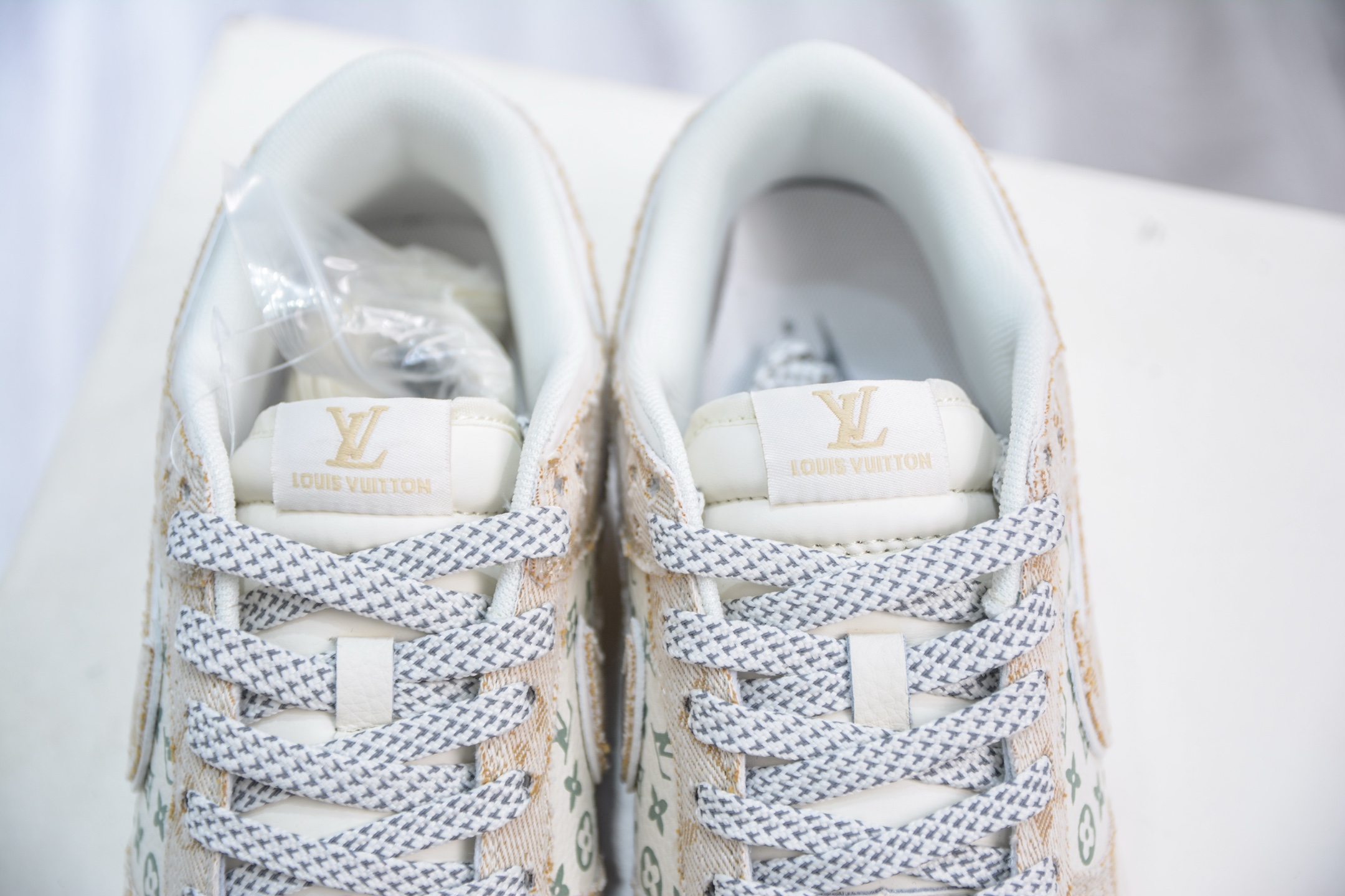 Nike SB Dunk Low x Louis Vuitton Khaki Denim Sneakers - Limited Edition 9 i1748369127019 91 0 7