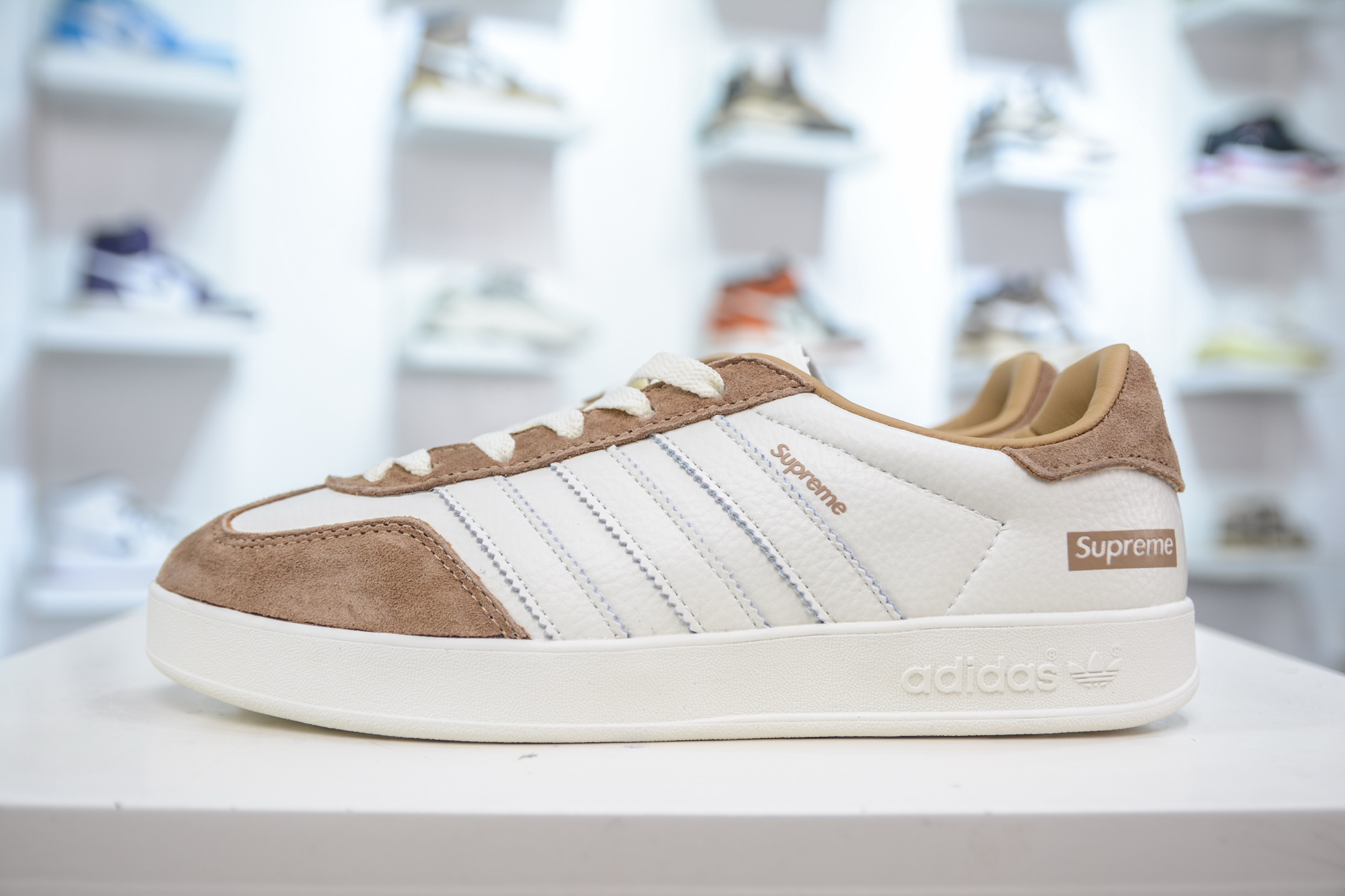 adidas Originals Gazelle INdoor x Supreme 三叶草休闲防滑耐磨低帮板鞋 DD6606