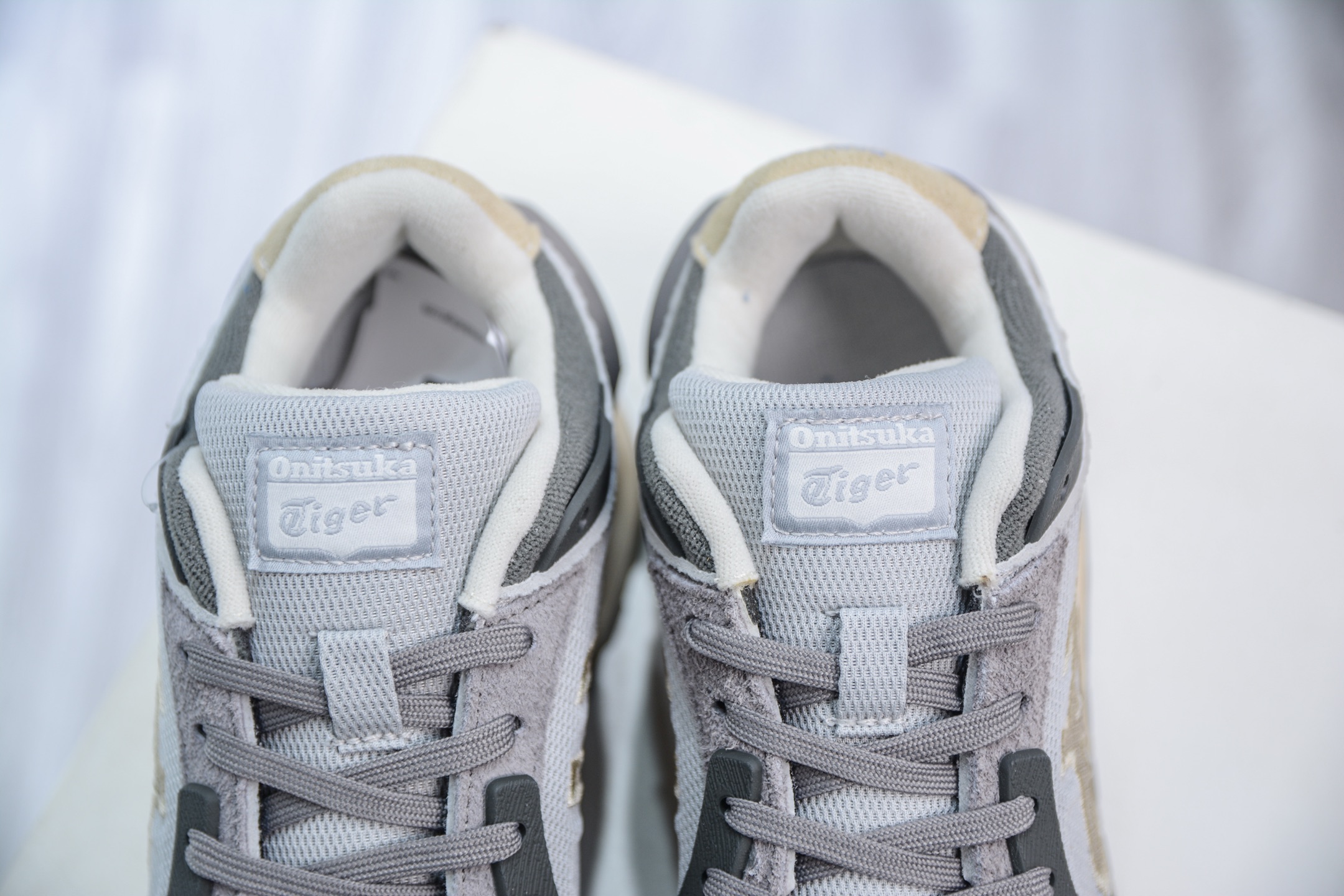 Onitsuka Tiger MOAGE CO Low Sneakers - Retro Style, Comfortable Fit 8 i1748455371001 691 0 7