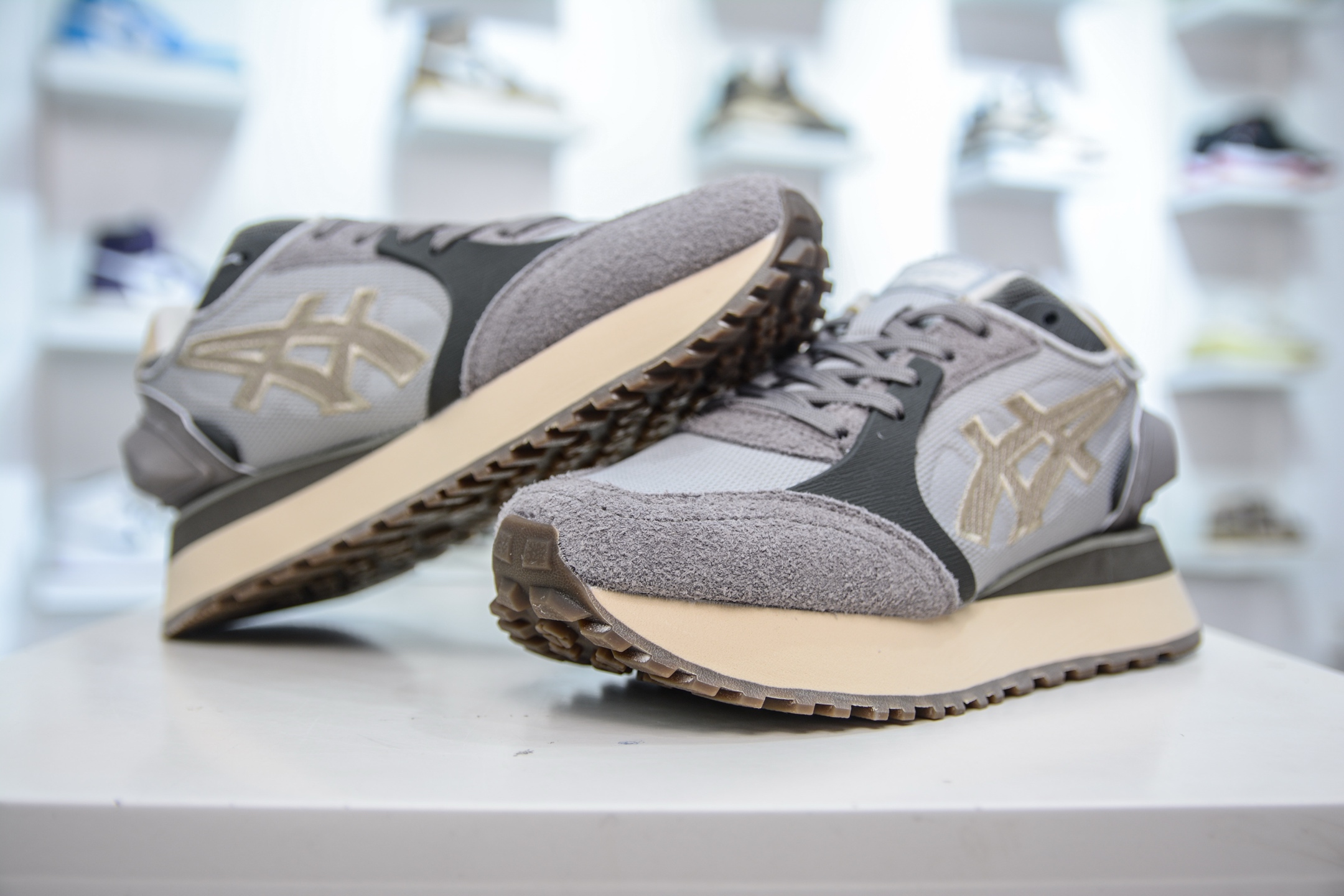 Onitsuka Tiger MOAGE CO Low Sneakers - Retro Style, Comfortable Fit 4 i1748455371088 9640 0 3