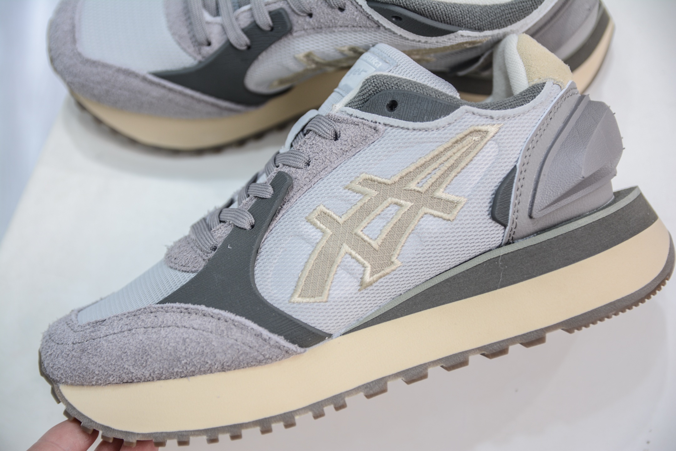 Onitsuka Tiger MOAGE CO Low Sneakers - Retro Style, Comfortable Fit 7 i1748455371112 2932 0 6