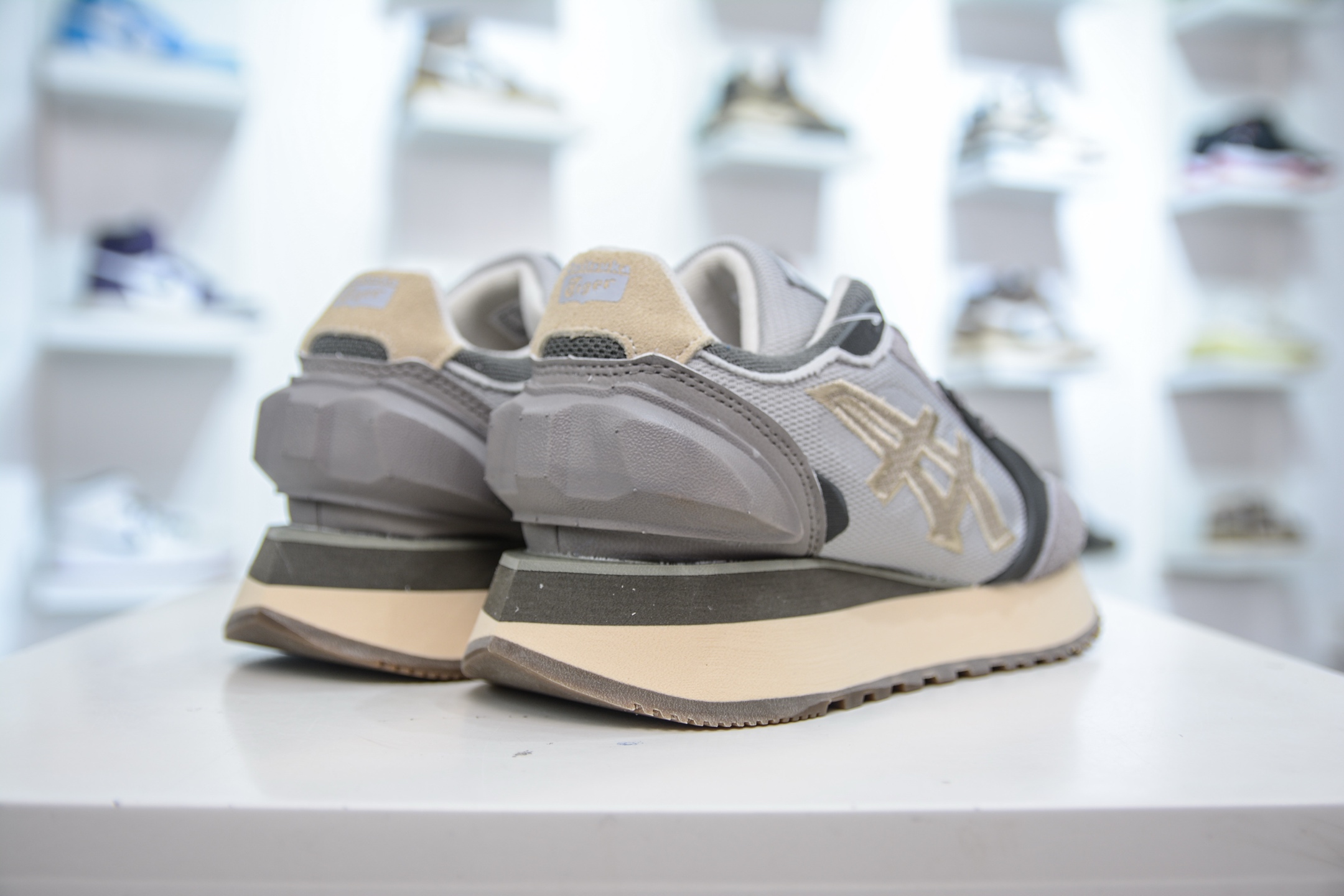 Onitsuka Tiger MOAGE CO Low Sneakers - Retro Style, Comfortable Fit 6 i1748455376728 5446 0 5