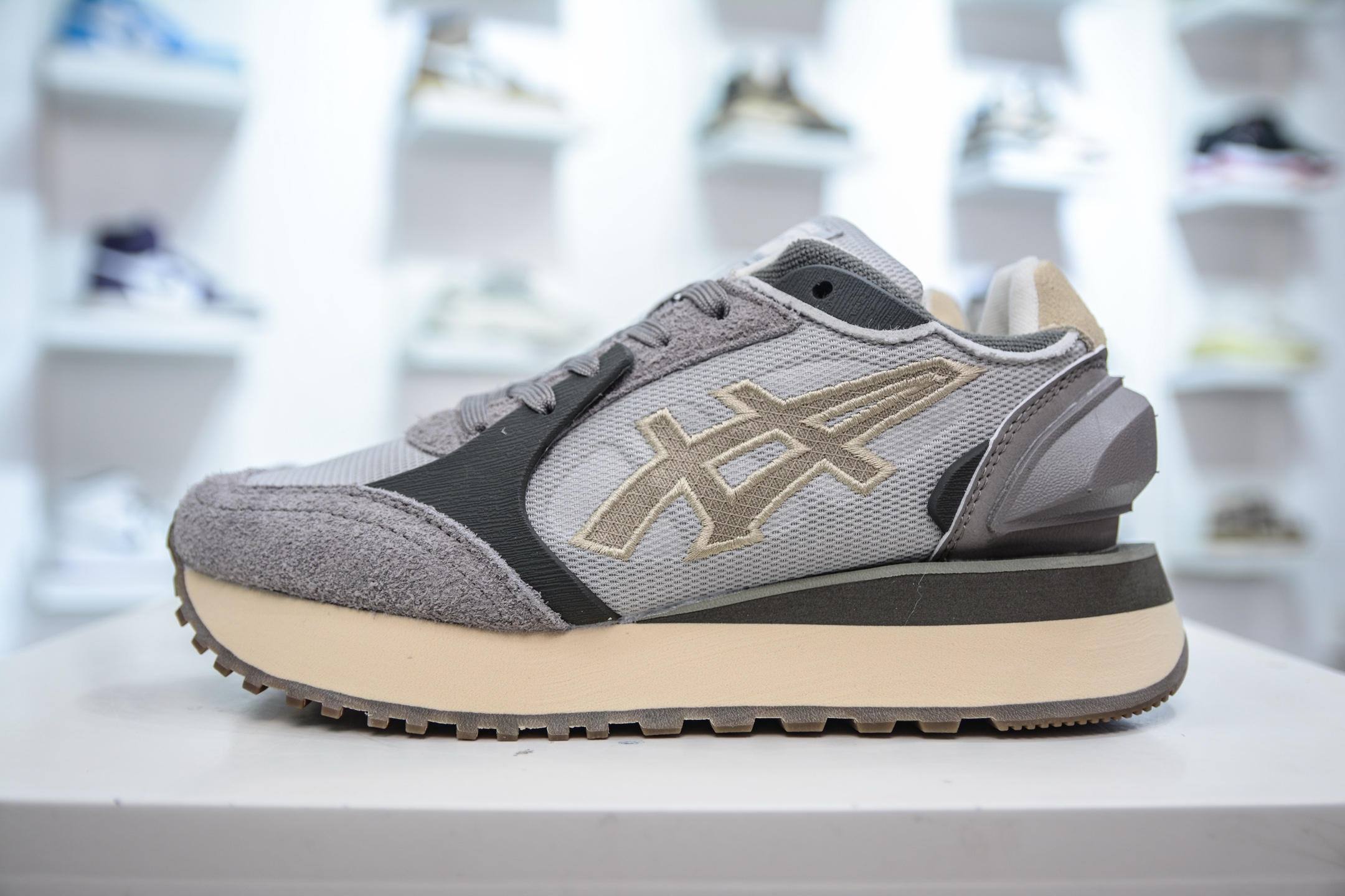 Onitsuka Tiger MOAGE CO Low Sneakers - Retro Style, Comfortable Fit 1 i1748455376740 8169 0 0