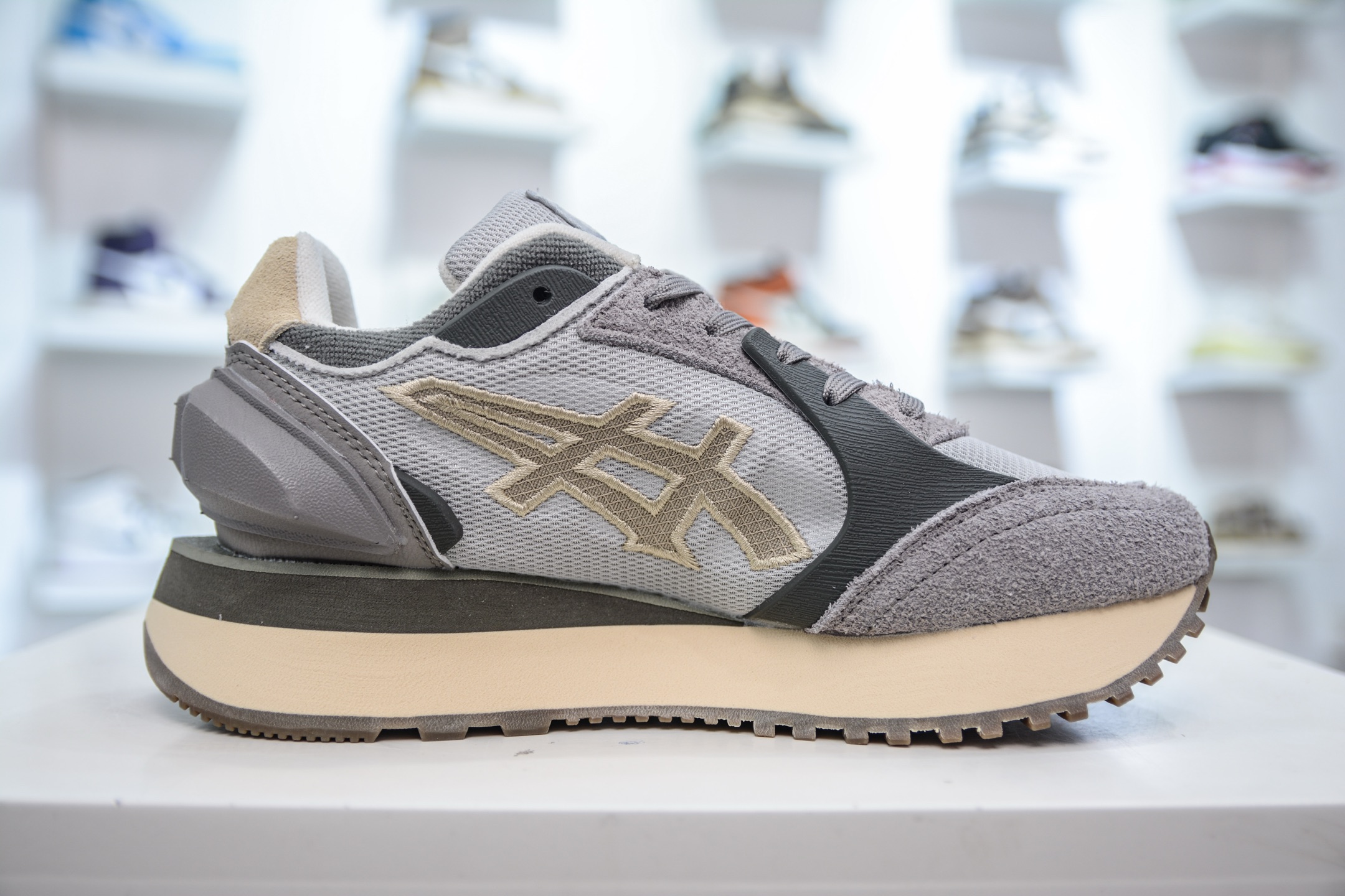 Onitsuka Tiger MOAGE CO Low Sneakers - Retro Style, Comfortable Fit 3 i1748455376789 621 0 2
