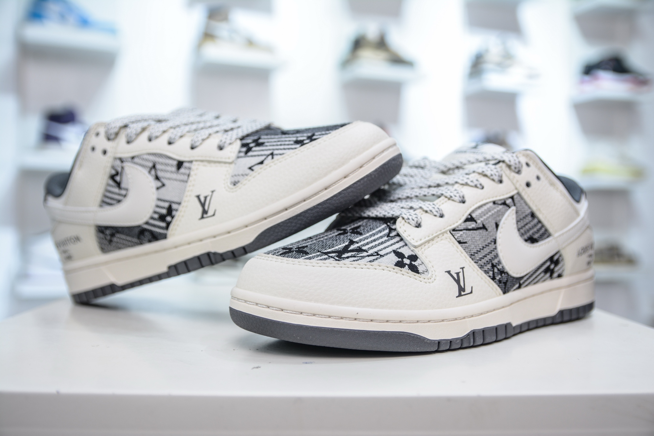 Nike SB Dunk Low x Louis Vuitton Collab White Print Sneaker Size 36-45 5 i1748455469774 7603 0 3