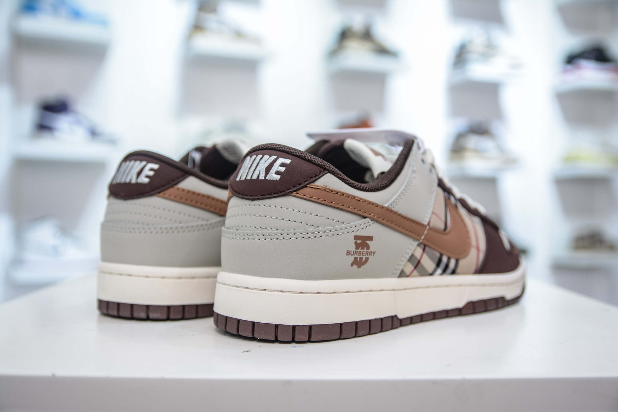 Nike SB Dunk Low x Burberry Brown Khaki Plaid Sneakers 6 i1748469766632 3060 0 5