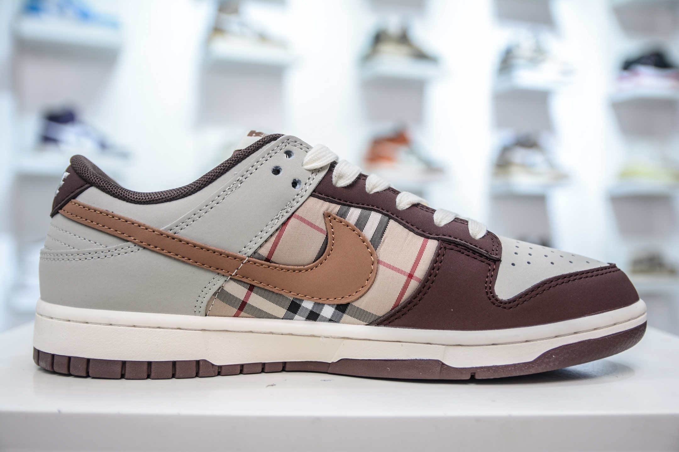 Nike SB Dunk Low x Burberry Brown Khaki Plaid Sneakers 3 i1748469768040 1648 0 2