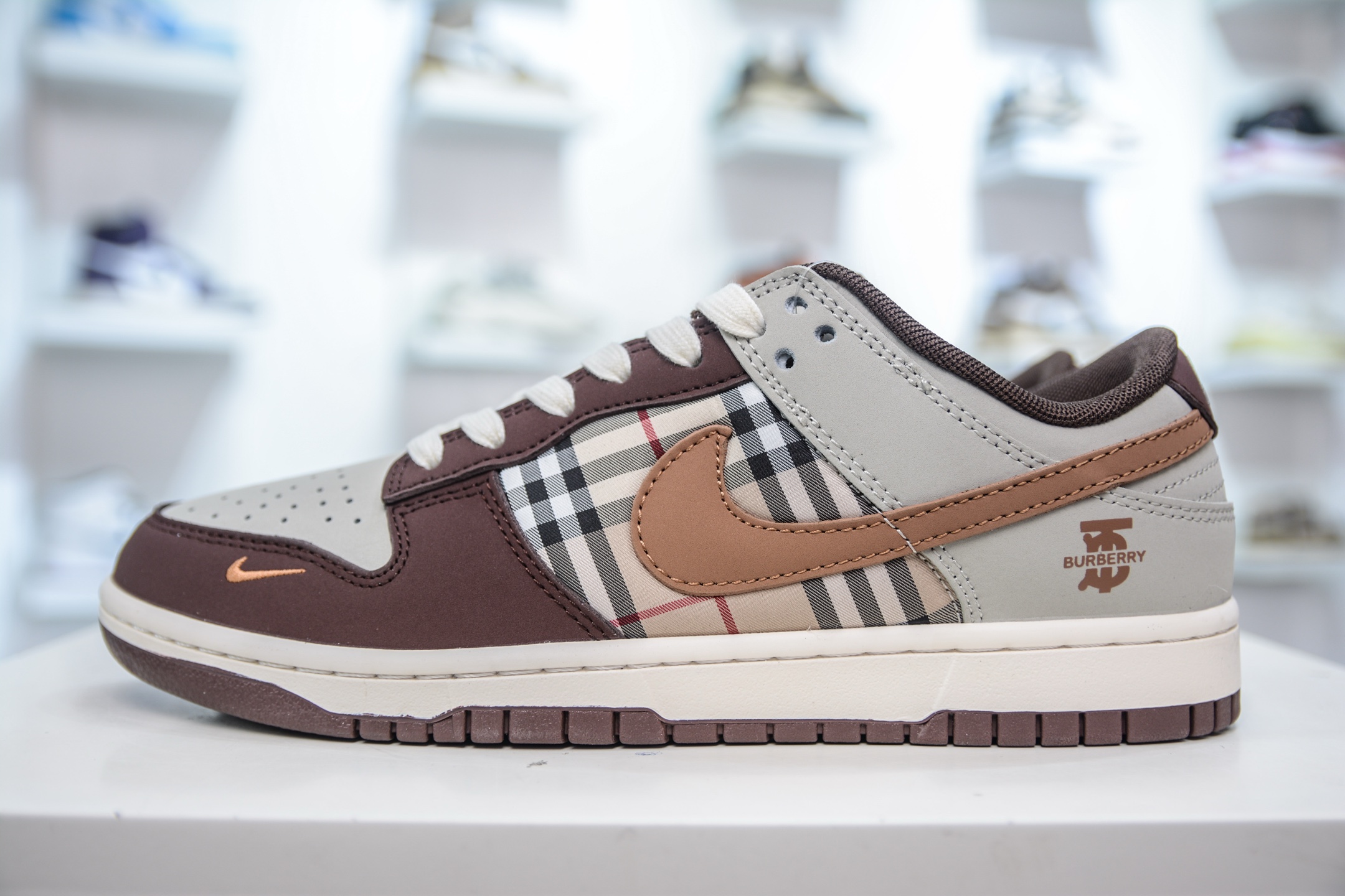 Nike SB Dunk Low x Burberry Brown Khaki Plaid Sneakers 1 i1748469768069 9888 0 0
