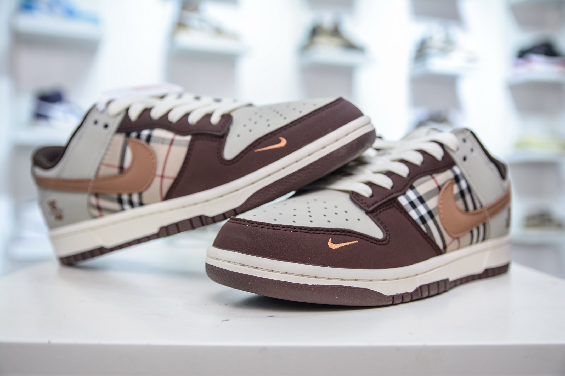 Nike SB Dunk Low x Burberry Brown Khaki Plaid Sneakers 4 i1748469768103 4346 0 3