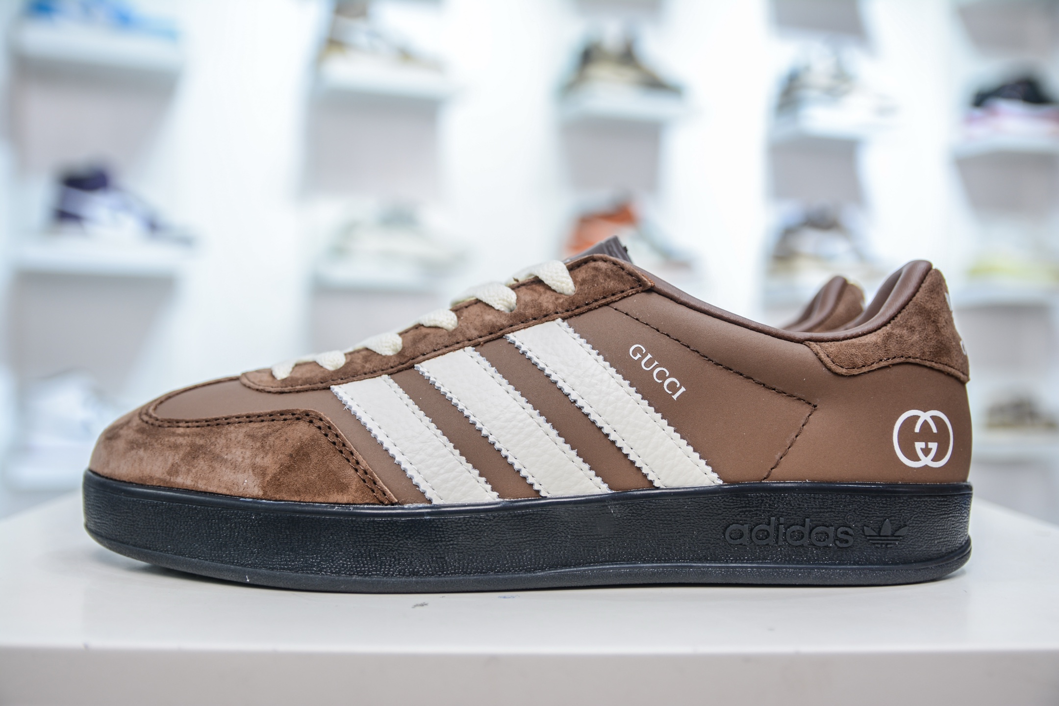 Adidas Originals Gazelle Indoor x Gucci Low-Top Sneakers - Brown 1 i1748469892173 1648 0 0