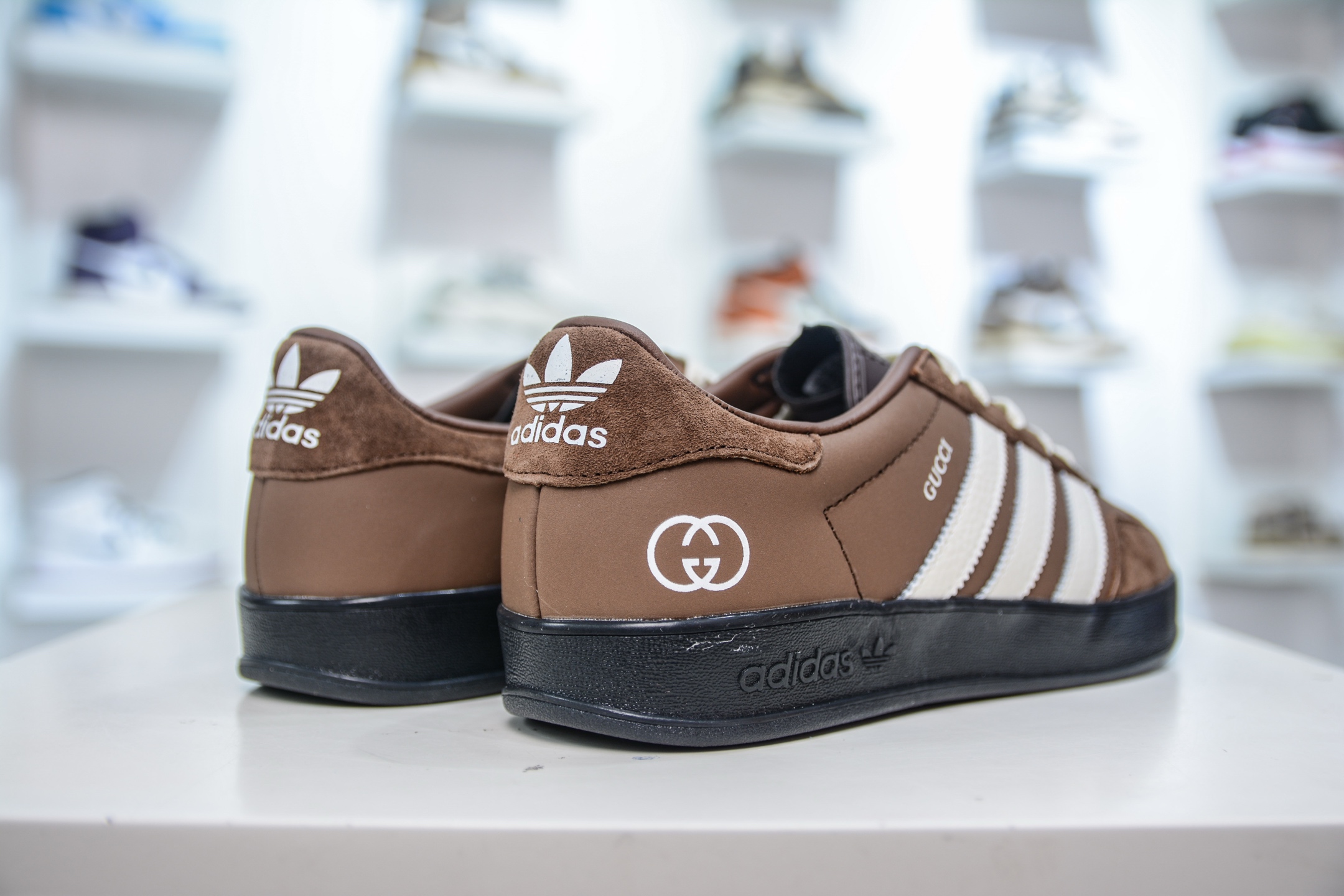 Adidas Originals Gazelle Indoor x Gucci Low-Top Sneakers - Brown 6 i1748469892187 799 0 5
