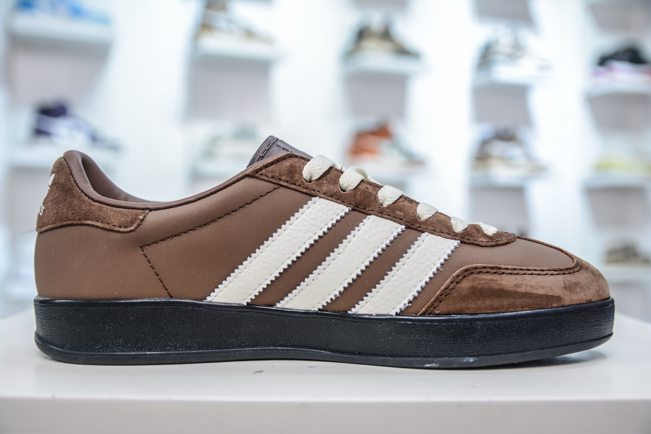 Adidas Originals Gazelle Indoor x Gucci Low-Top Sneakers - Brown 3 i1748469892237 4523 0 2
