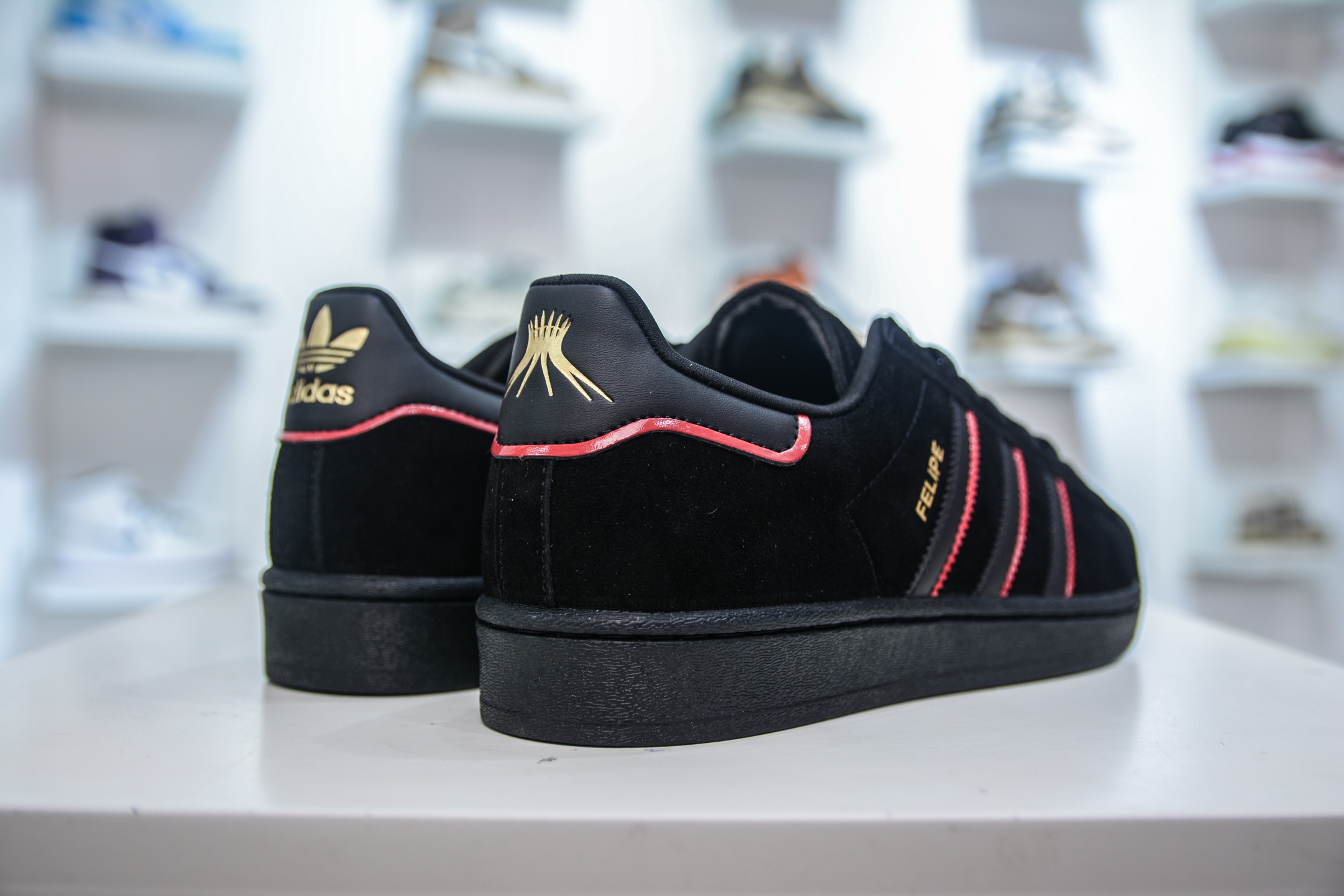 Felipe Gustavo x AD Originals Superstar 联名黑红贝壳头 JR7831