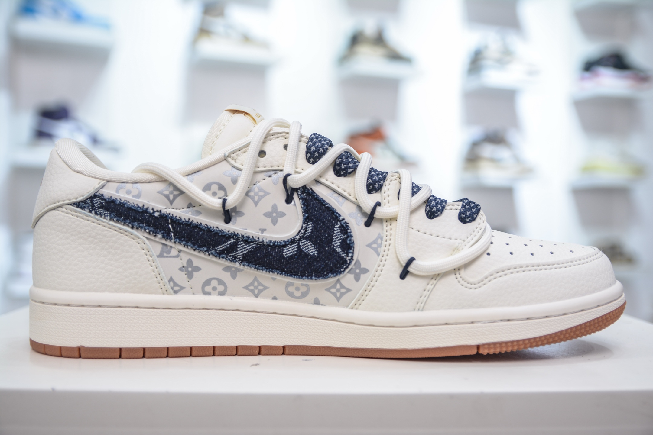 Travis Scott x Nike Air Jordan 1 Low X Louis Vuitton LV联名-米白生胶绑带 DM6868-110