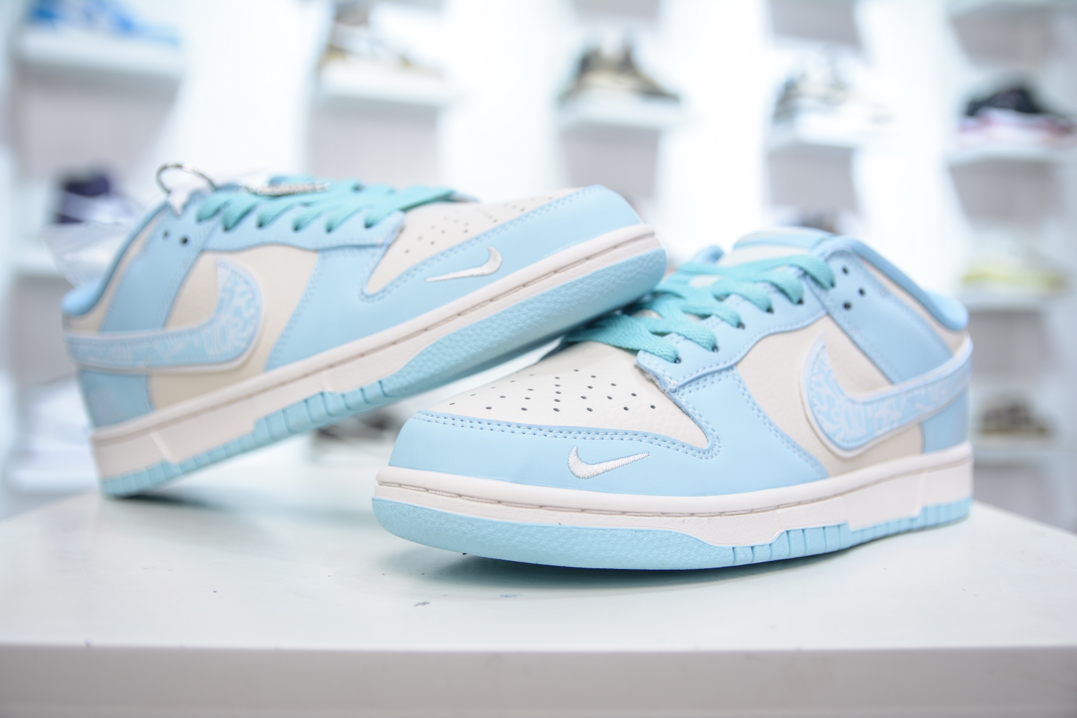 Nike SB Dunk Low x Dior White Blue, Premium Leather, Excellent Comfort 4 i1748543180378 1798 0 3