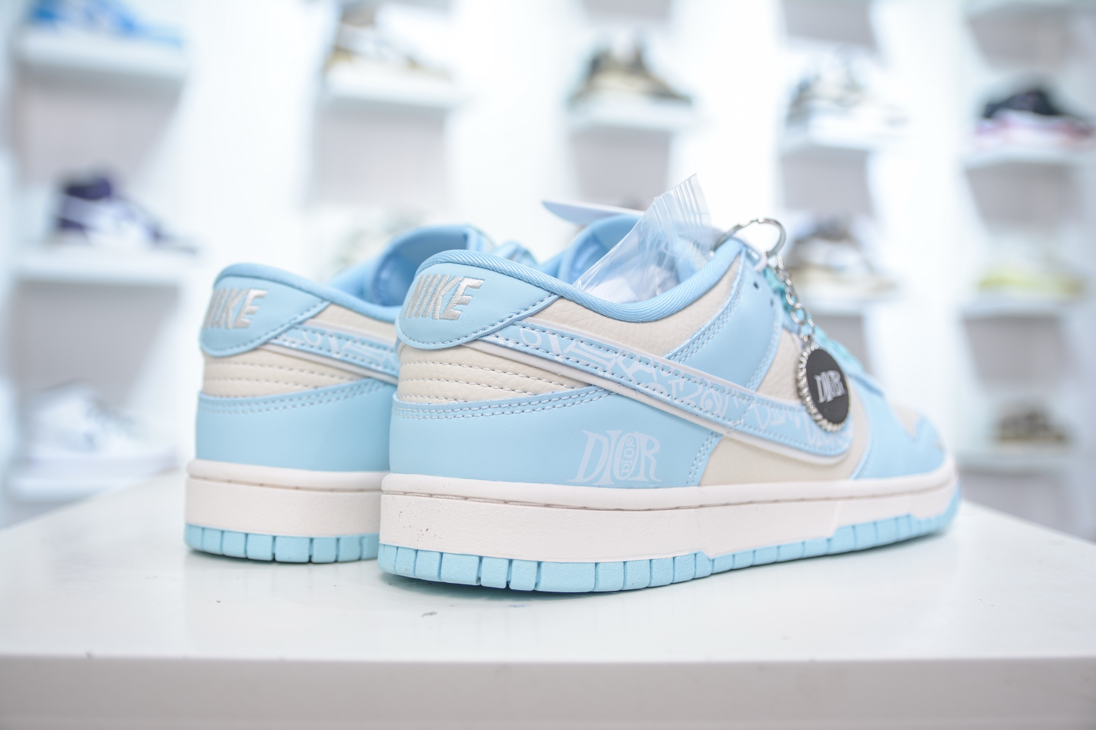 Nike SB Dunk Low x Dior White Blue, Premium Leather, Excellent Comfort 6 i1748543180415 1487 0 5